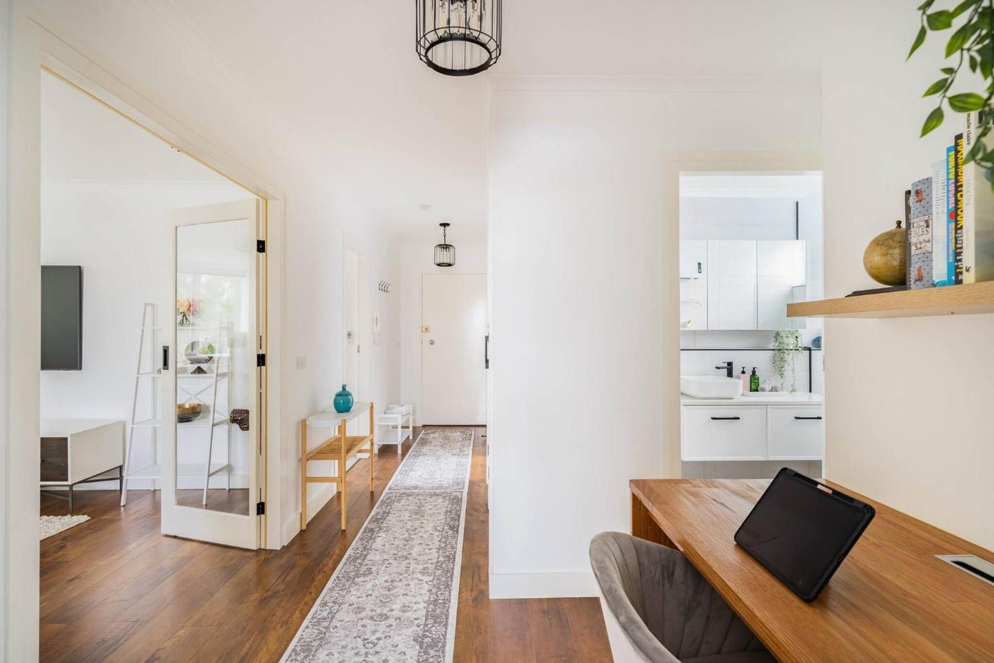 3bd 2 bthToorak Village luxurious Apartment, Relax