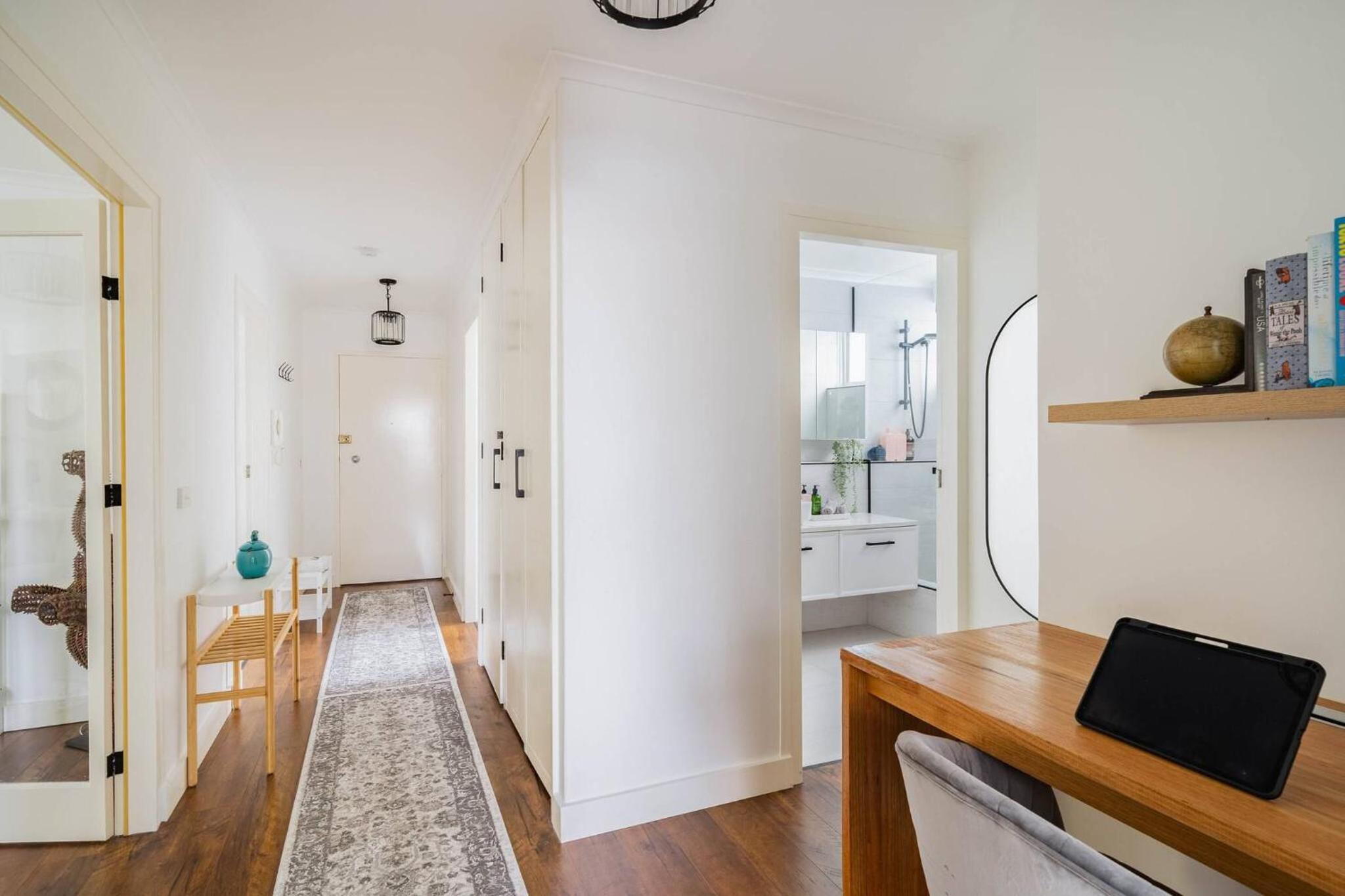 3bd 2 bthToorak Village luxurious Apartment, Relax