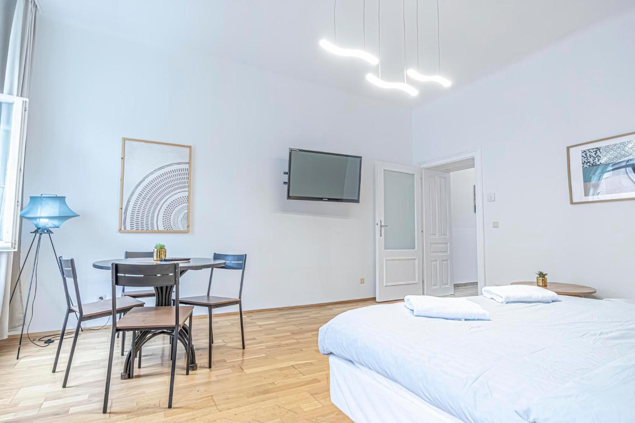 Comfortable 2BR Apt Next to Vienna Vibrant Center