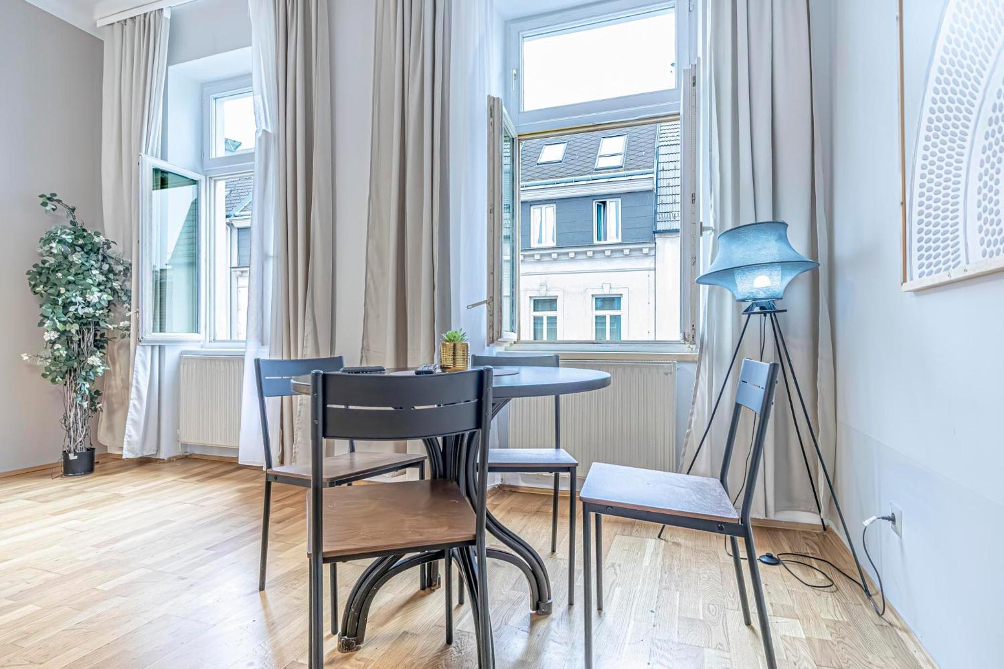 Comfortable 2BR Apt Next to Vienna Vibrant Center