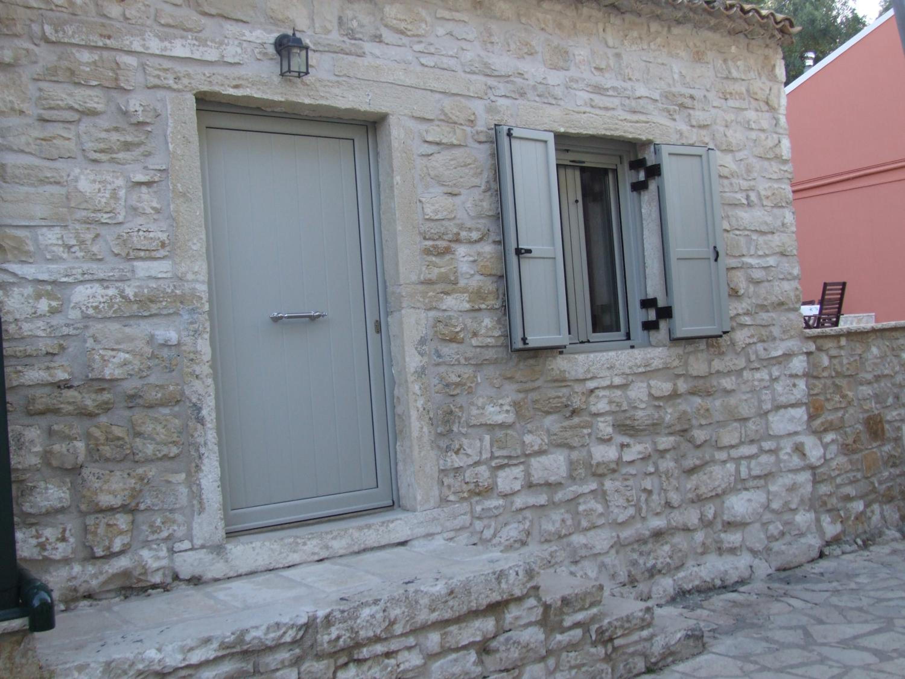 Hotel Lovely - Image 1