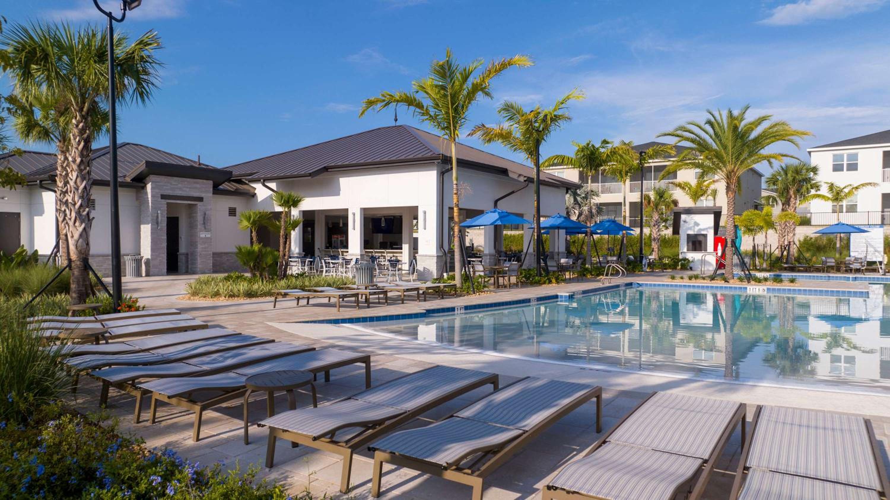1112 Luxurious Champions Gate Family Townhouse with Private Pool & Theme Park Access