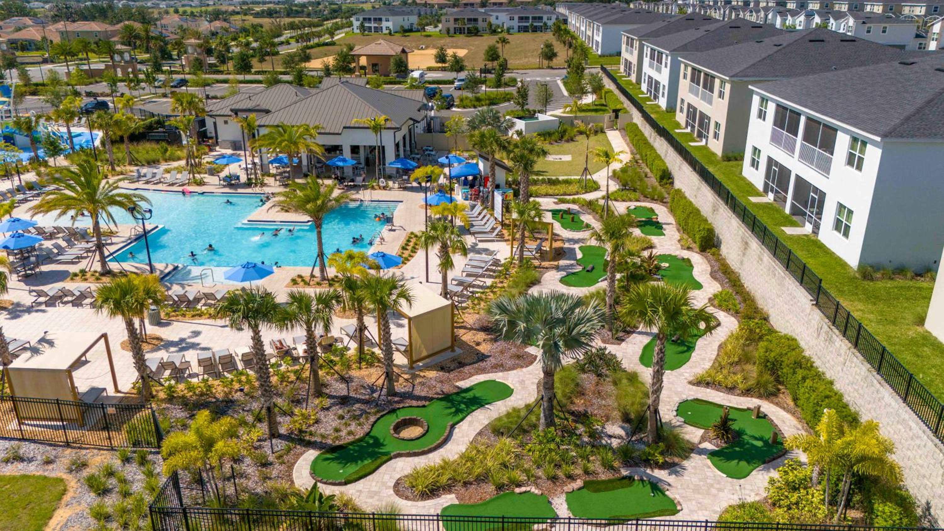 1112 Luxurious Champions Gate Family Townhouse with Private Pool & Theme Park Access