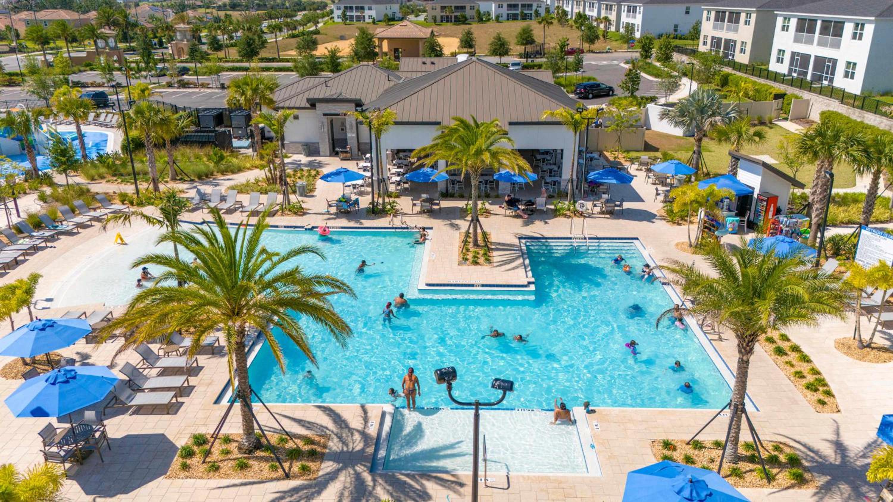 1112 Luxurious Champions Gate Family Townhouse with Private Pool & Theme Park Access