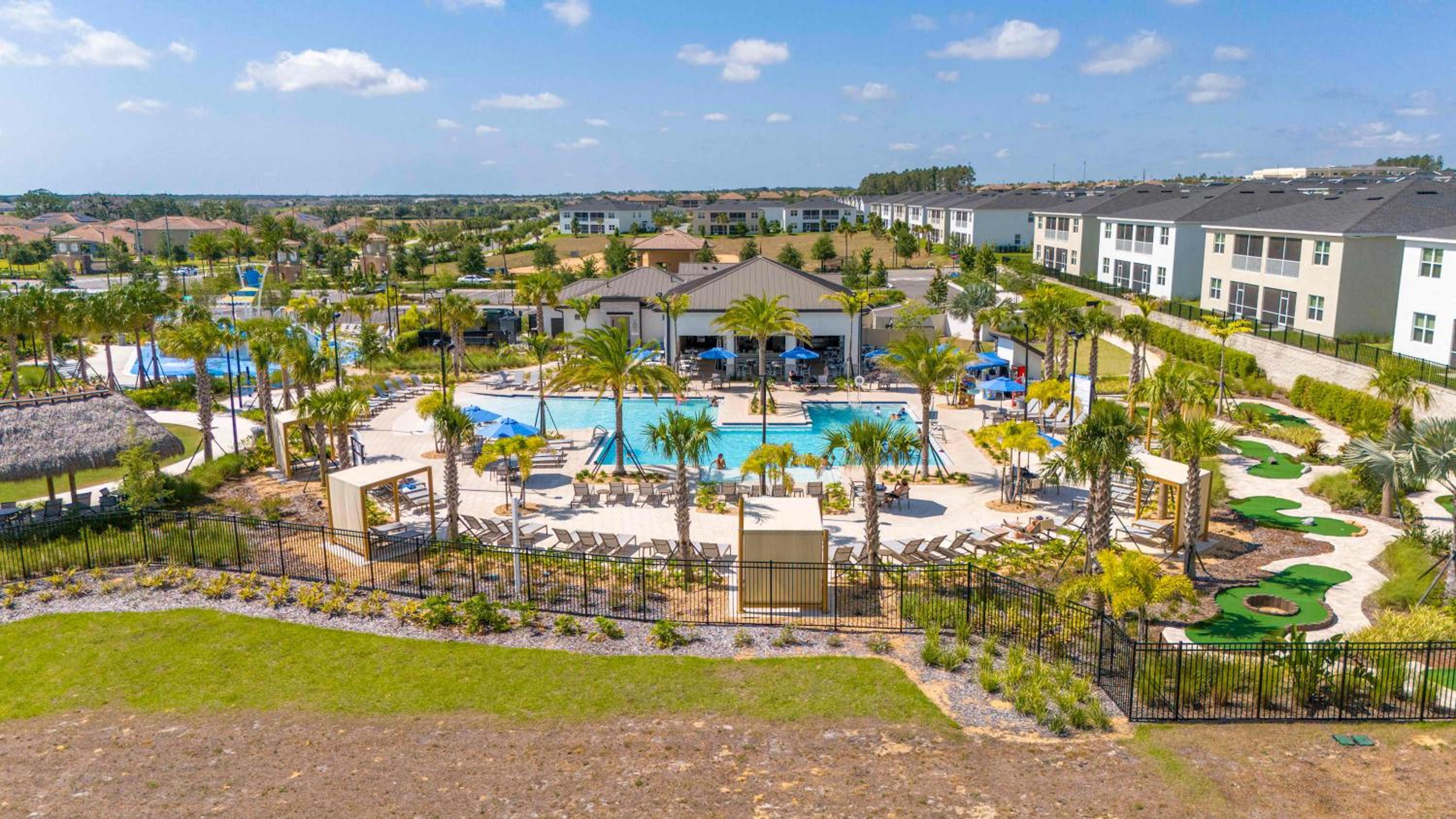 1112 Luxurious Champions Gate Family Townhouse with Private Pool & Theme Park Access