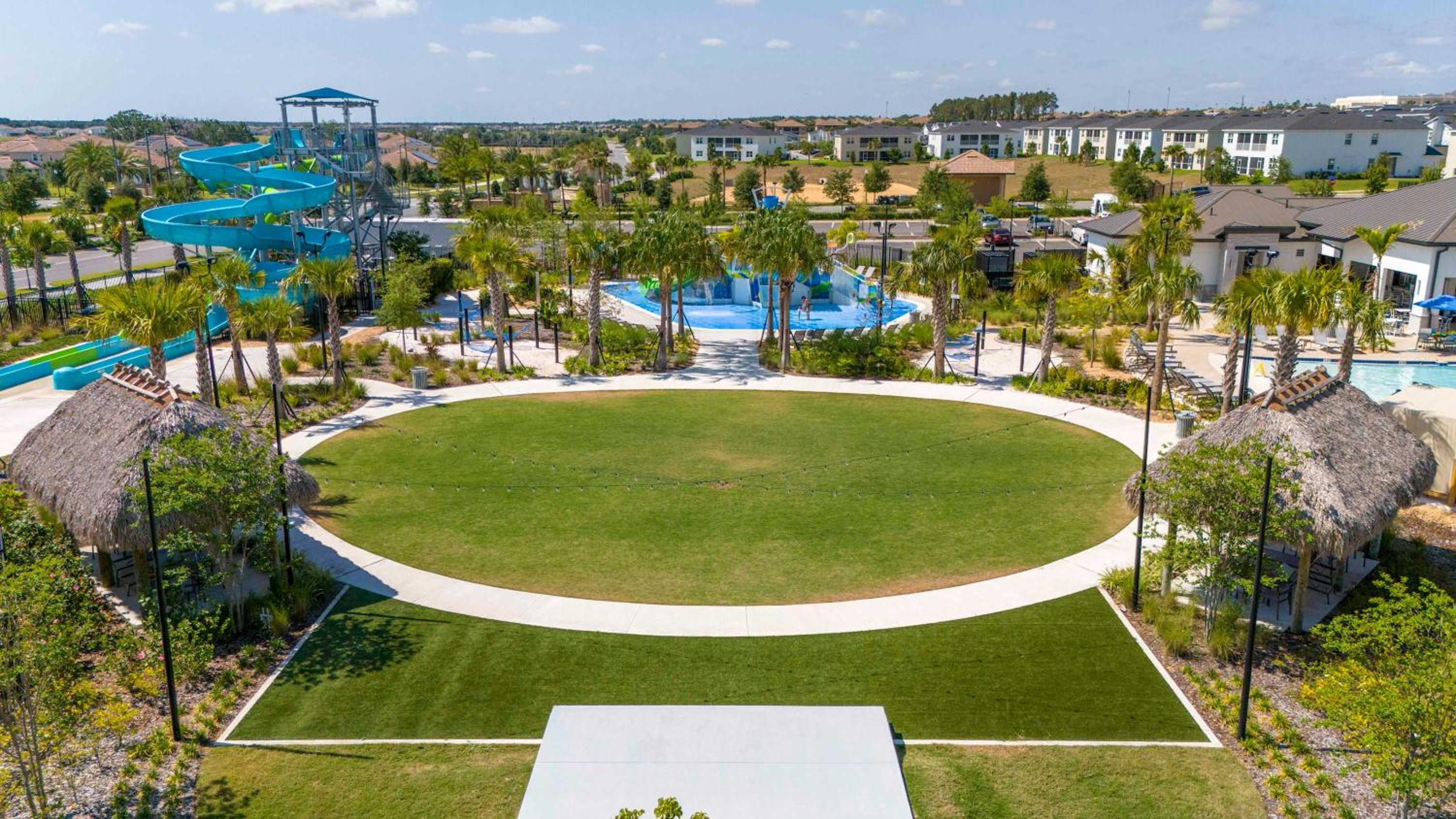 1112 Luxurious Champions Gate Family Townhouse with Private Pool & Theme Park Access