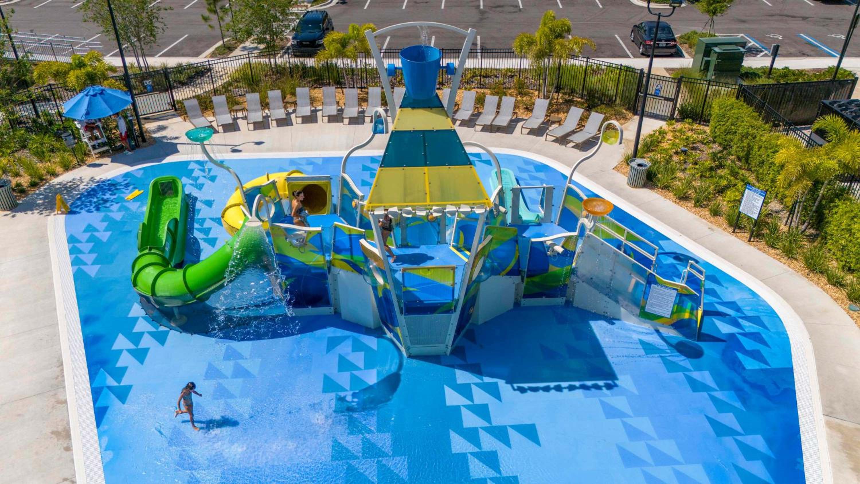 1112 Luxurious Champions Gate Family Townhouse with Private Pool & Theme Park Access