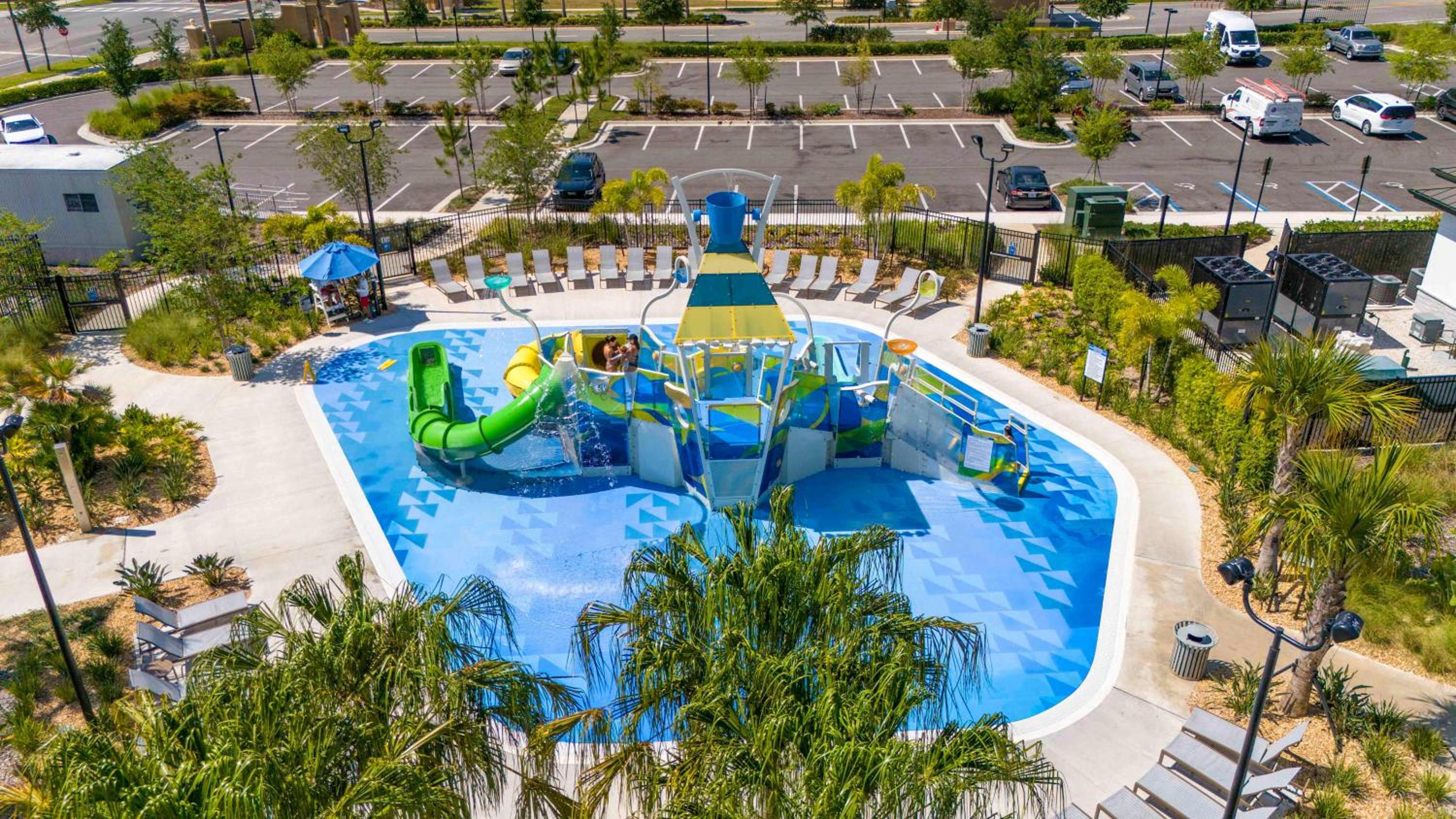 1112 Luxurious Champions Gate Family Townhouse with Private Pool & Theme Park Access