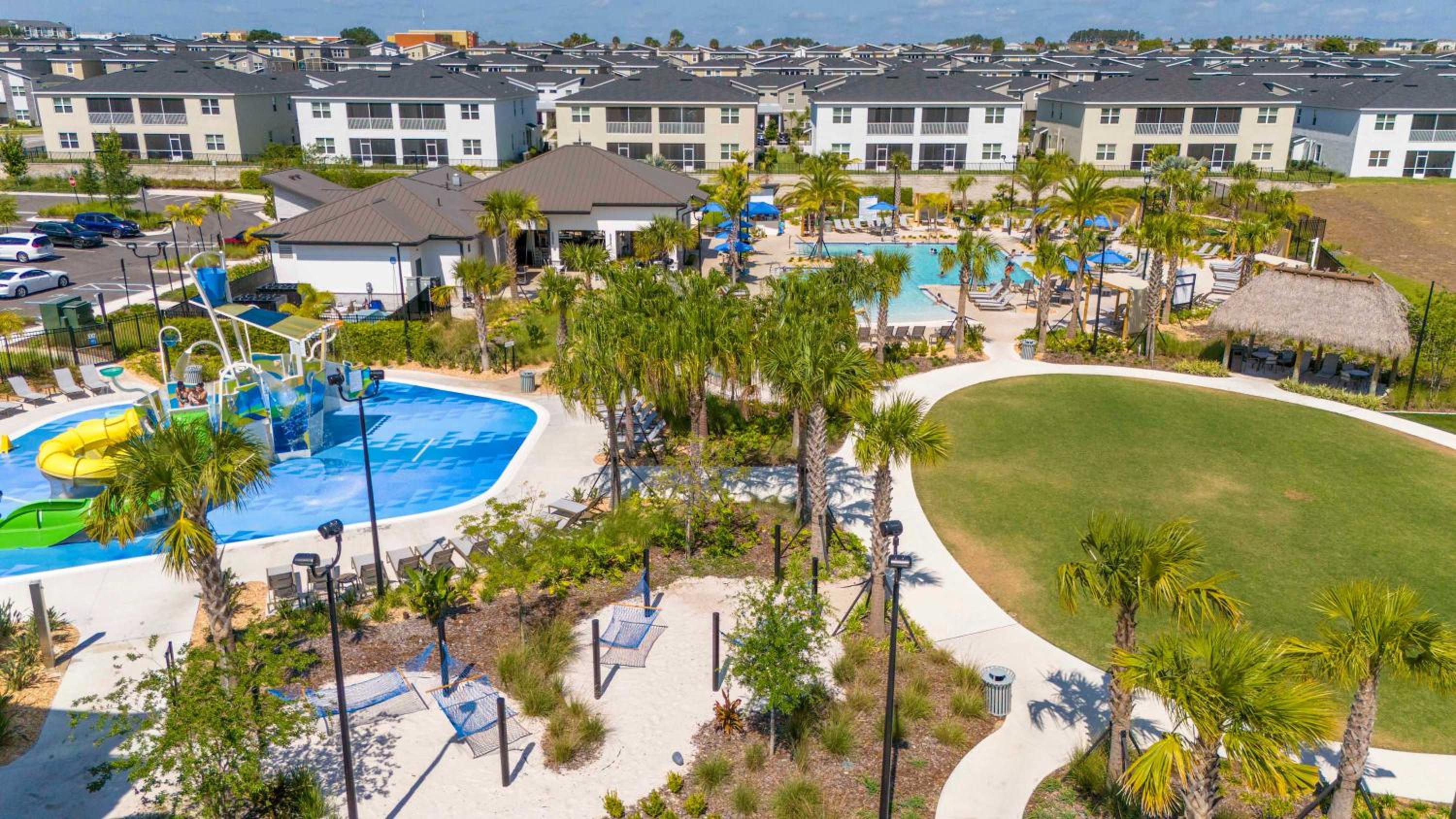 1112 Luxurious Champions Gate Family Townhouse with Private Pool & Theme Park Access