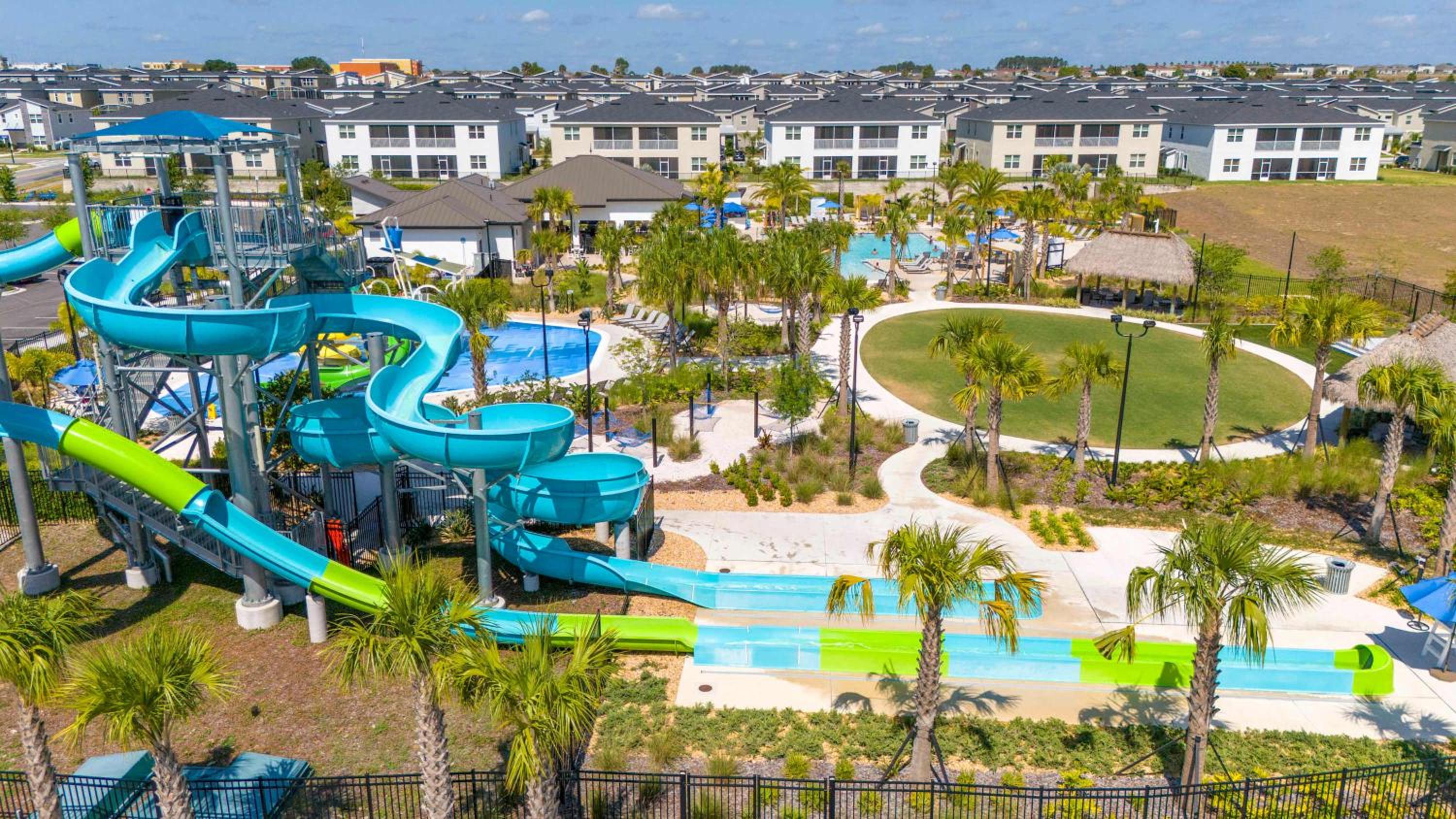 1112 Luxurious Champions Gate Family Townhouse with Private Pool & Theme Park Access