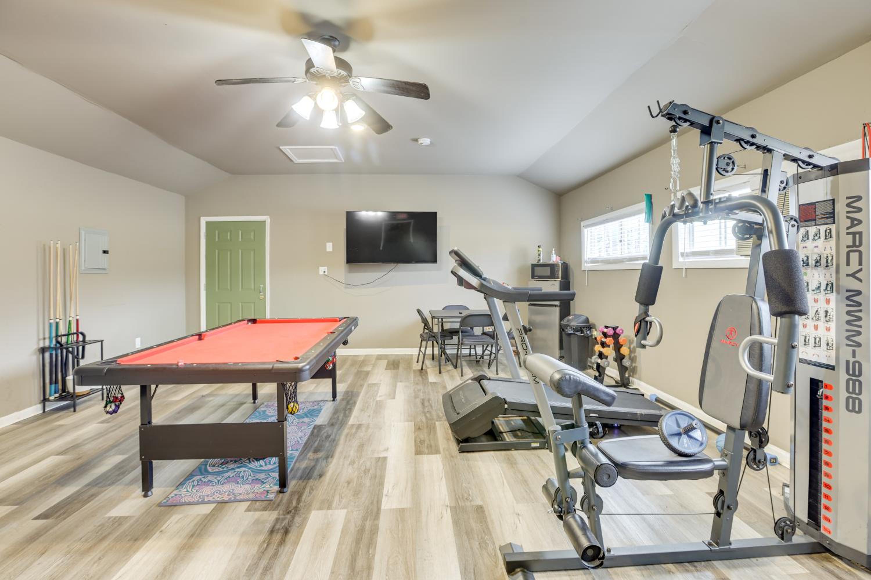 Pool and Large Covered Patio! Decatur Family Getaway