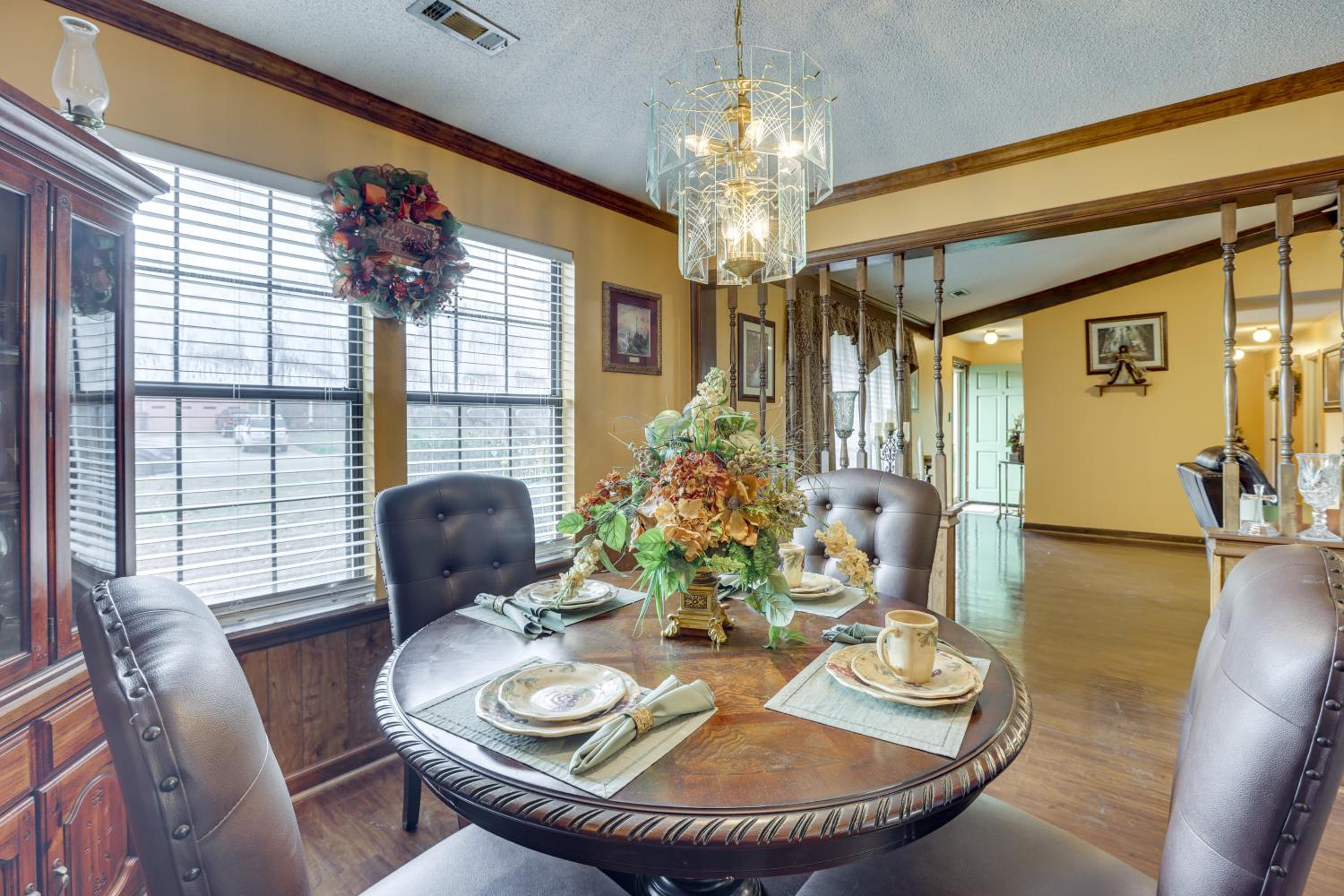 Pool and Large Covered Patio! Decatur Family Getaway
