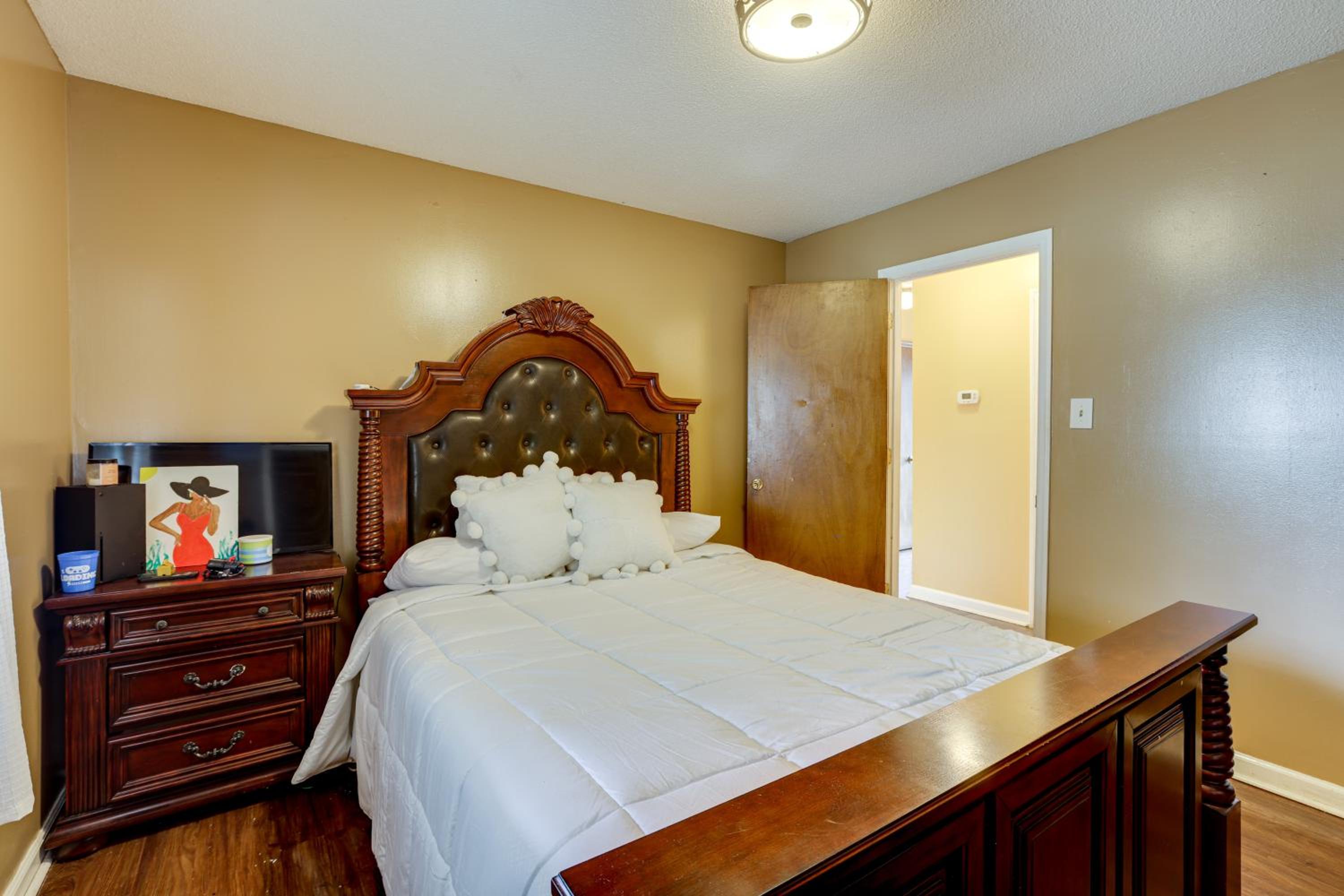 Pool and Large Covered Patio! Decatur Family Getaway
