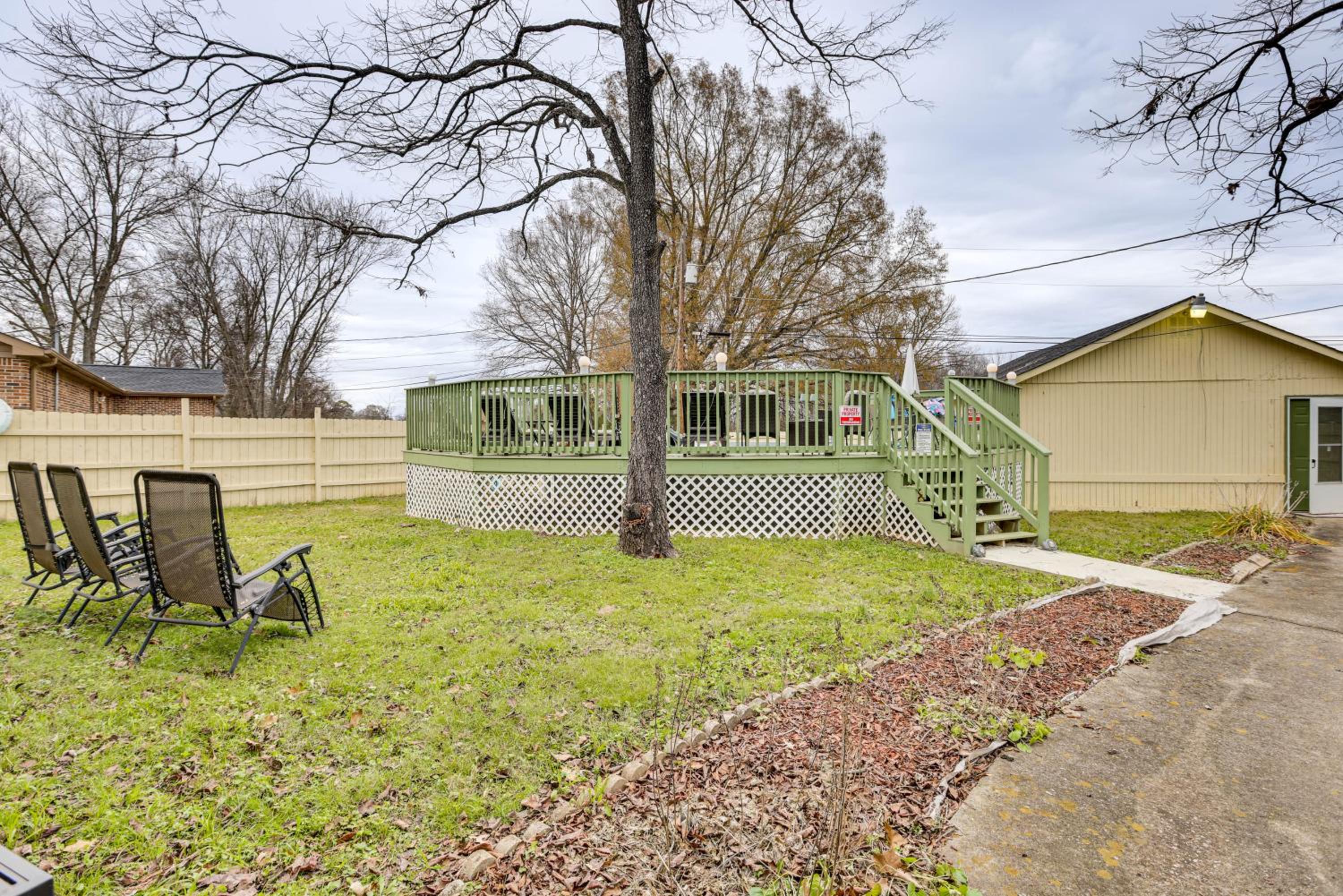 Pool and Large Covered Patio! Decatur Family Getaway