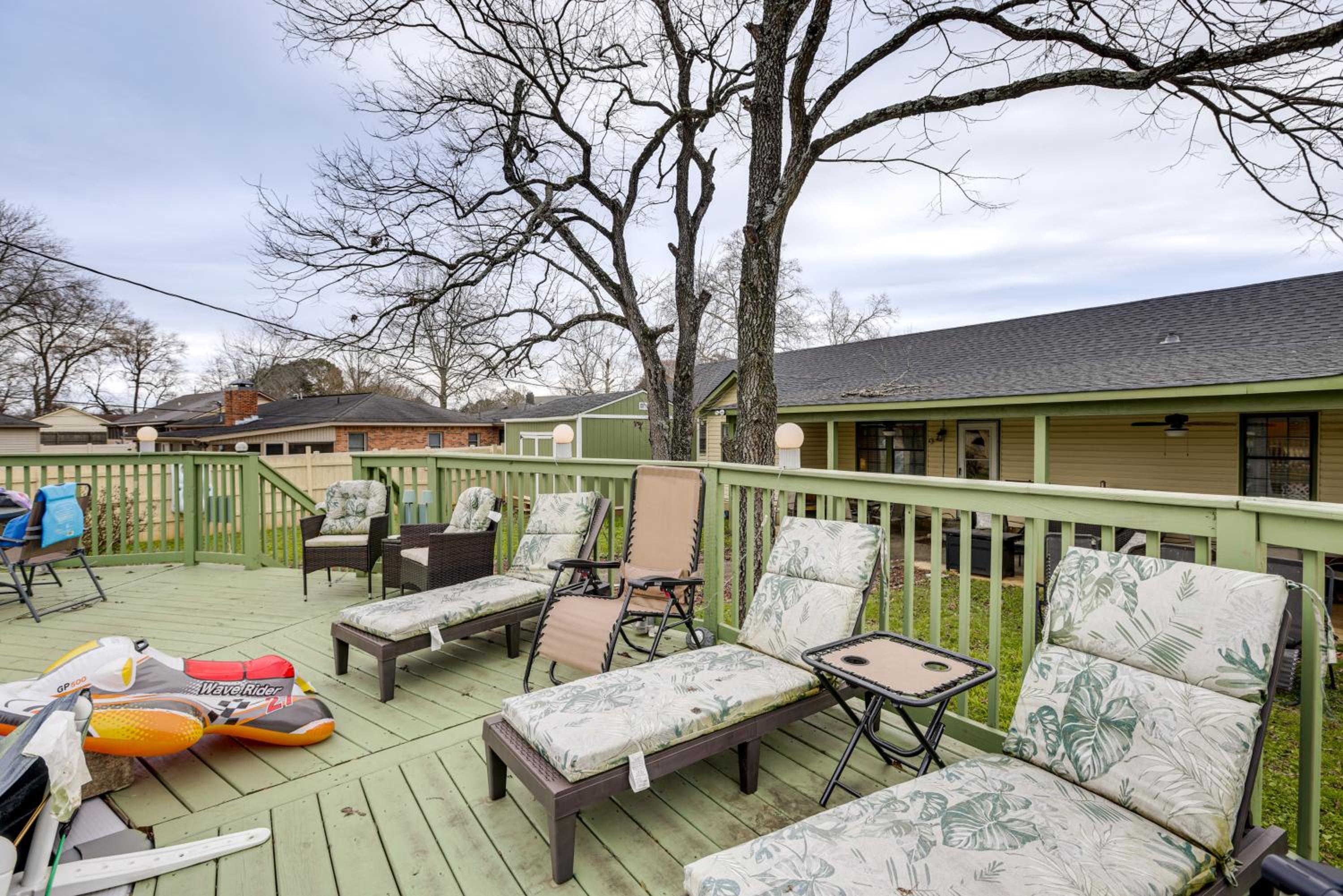Pool and Large Covered Patio! Decatur Family Getaway