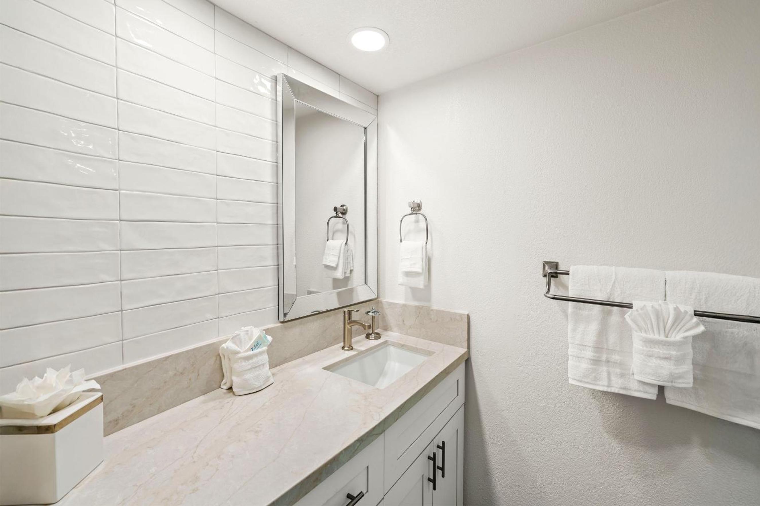 Discover Kamaole Sands 5-414: Penthouse Perfection w/Split AC, Ocean View, Wi-Fi