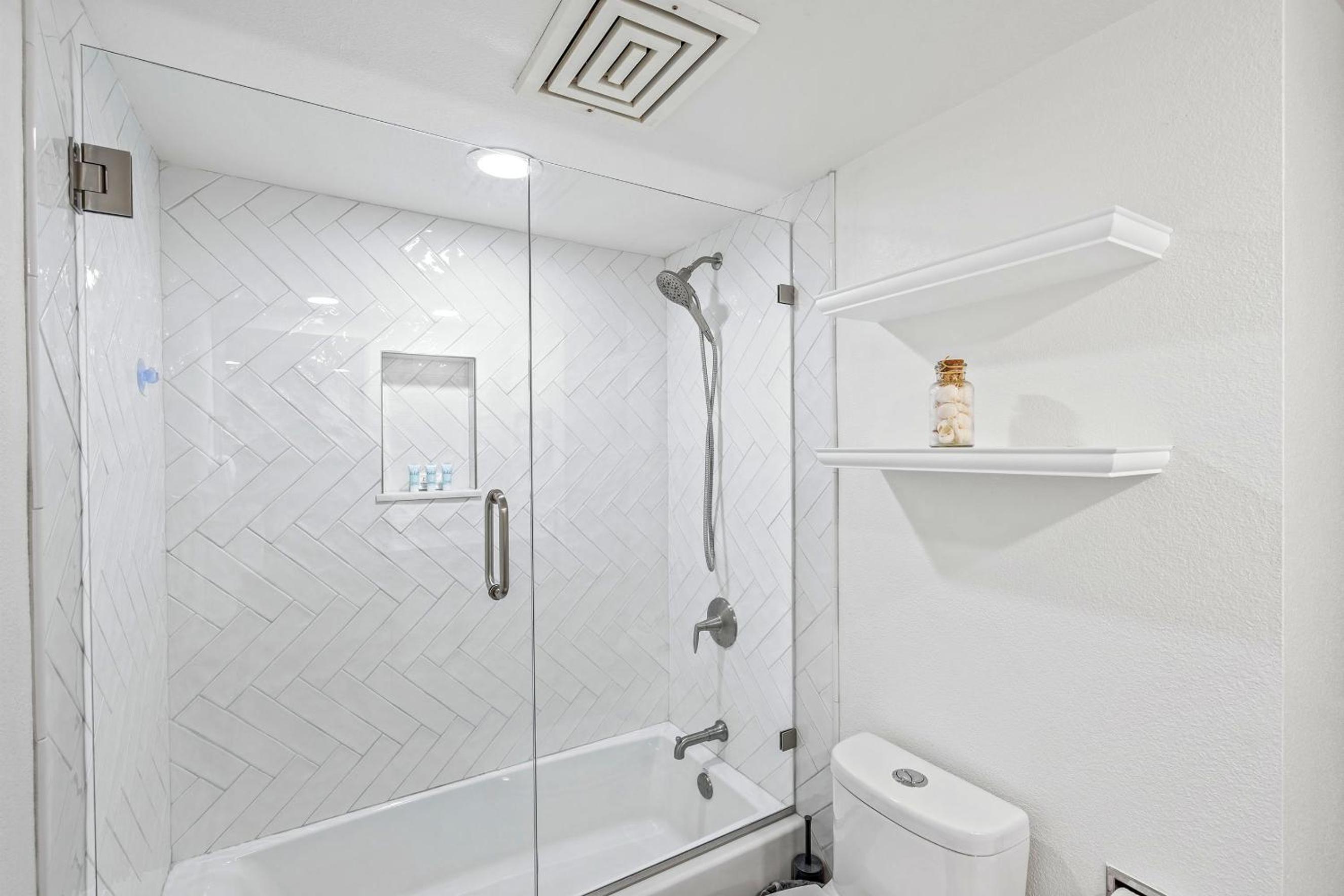 Discover Kamaole Sands 5-414: Penthouse Perfection w/Split AC, Ocean View, Wi-Fi