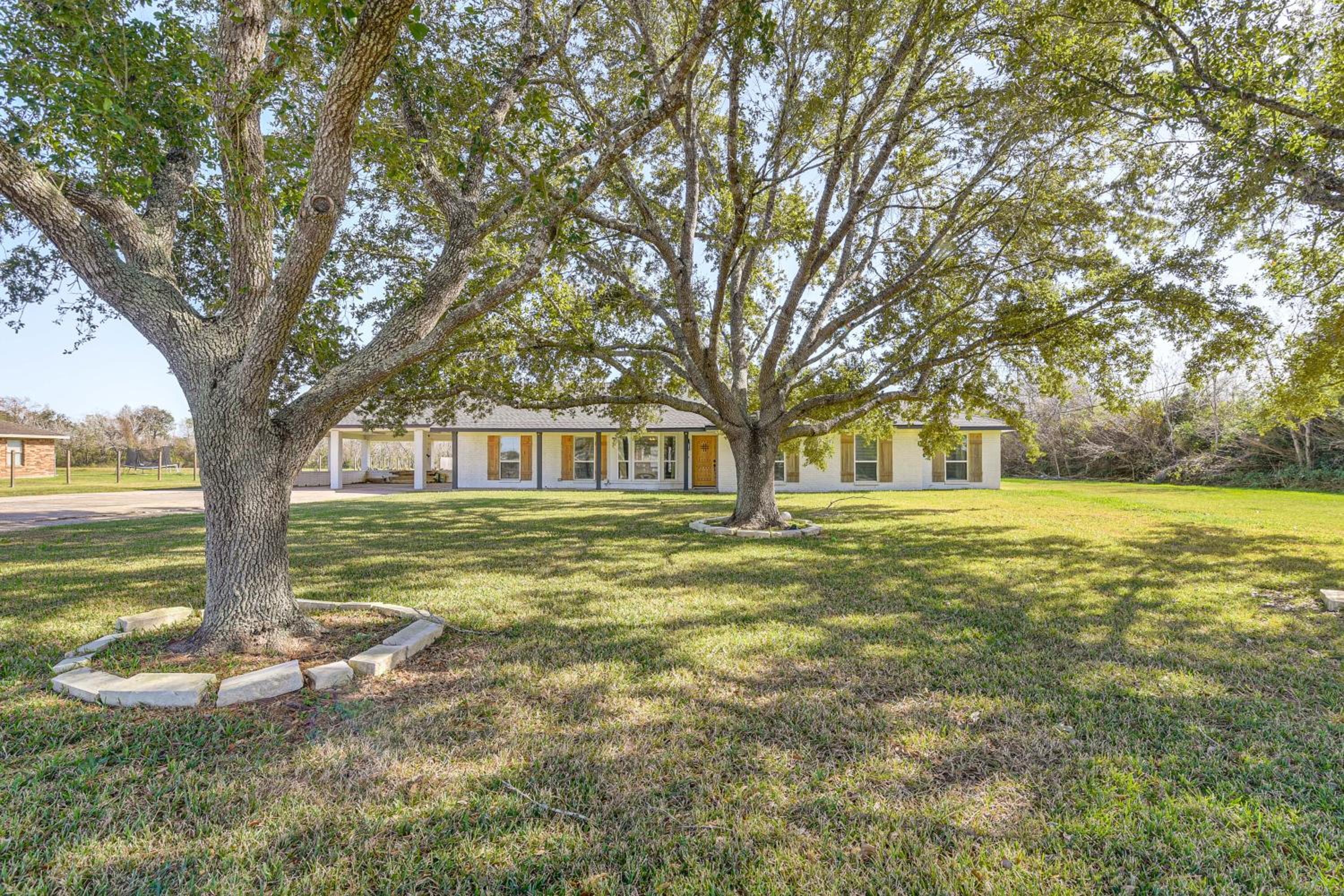 Family-Friendly Home on 2 Acres Near Dtwn Houston