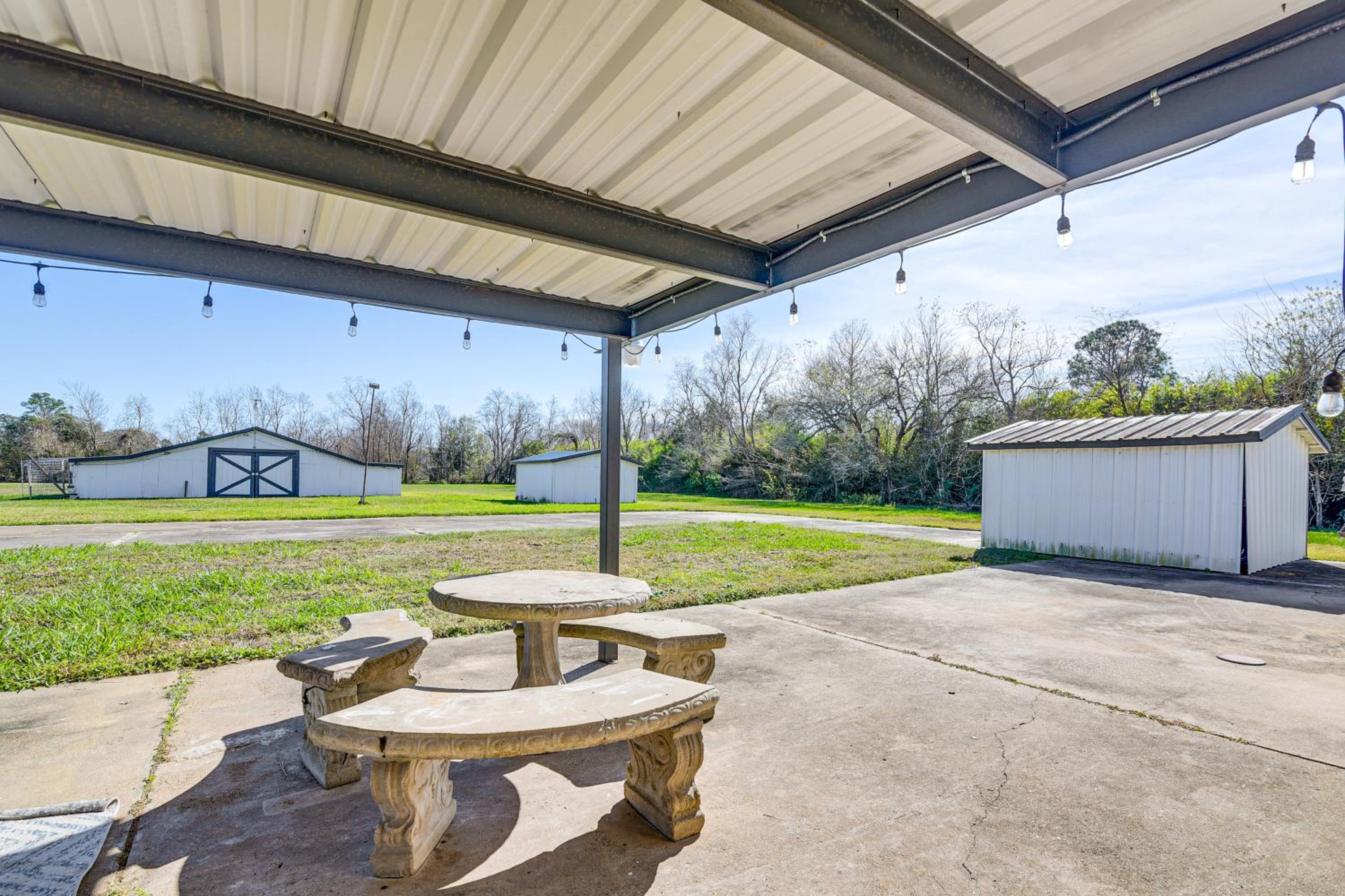 Family-Friendly Home on 2 Acres Near Dtwn Houston