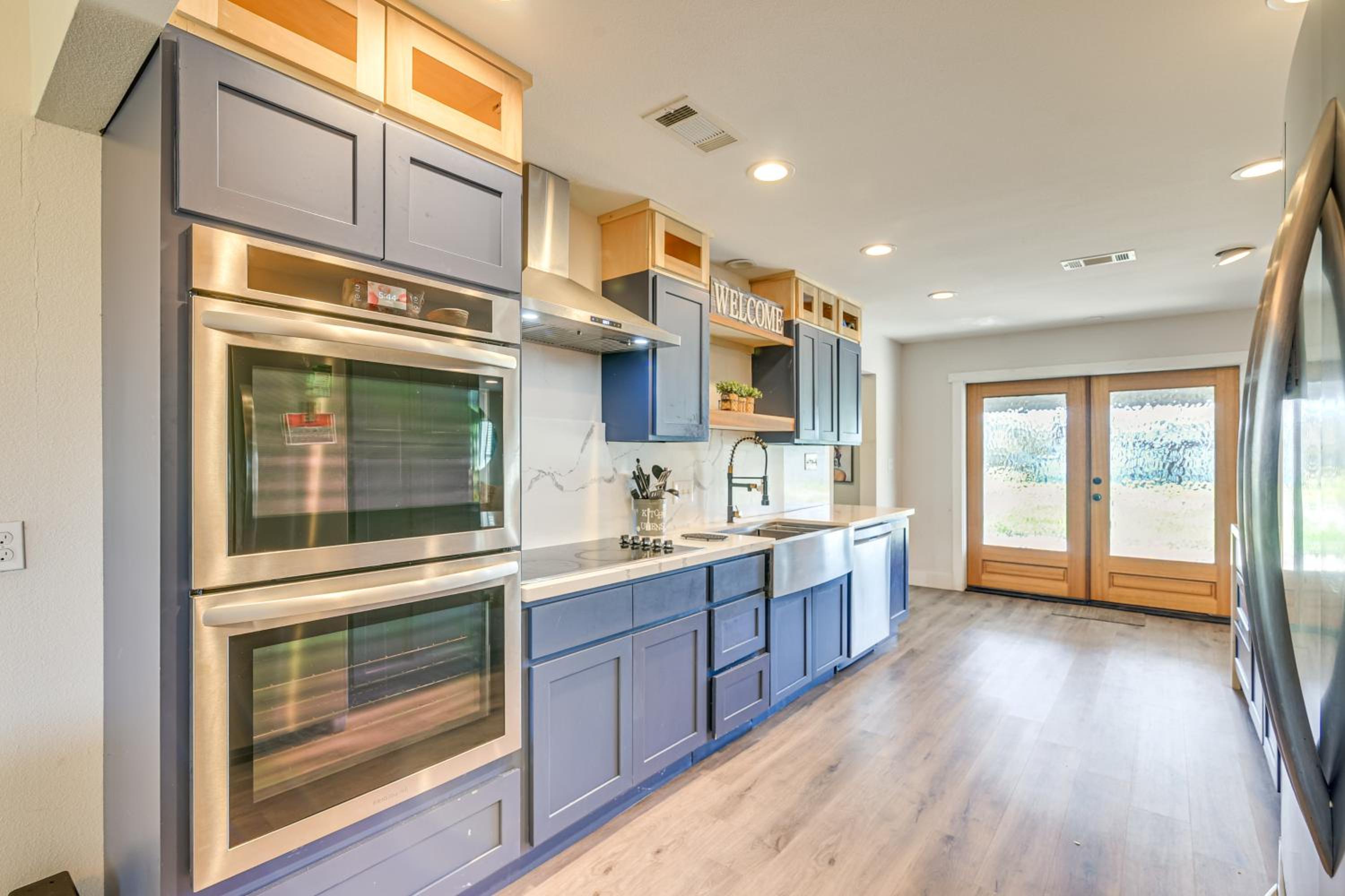 Family-Friendly Home on 2 Acres Near Dtwn Houston
