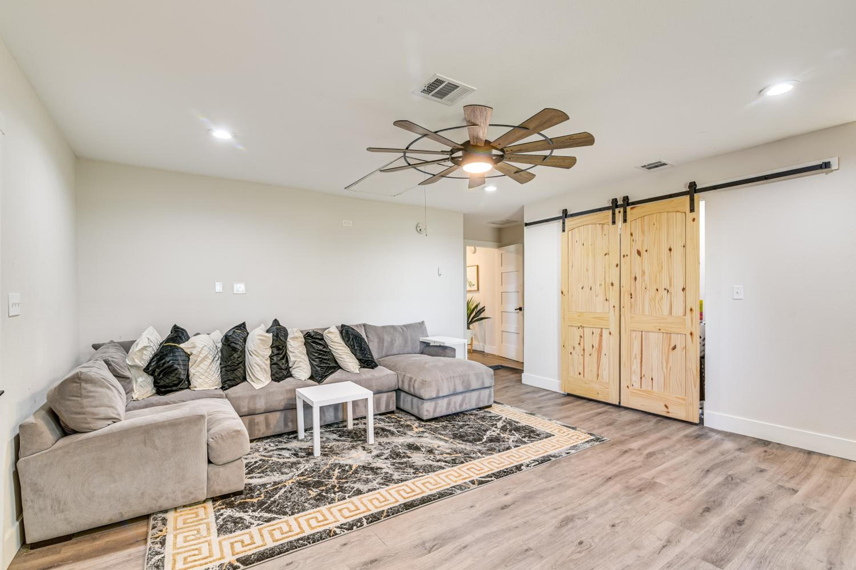 Family-Friendly Home on 2 Acres Near Dtwn Houston