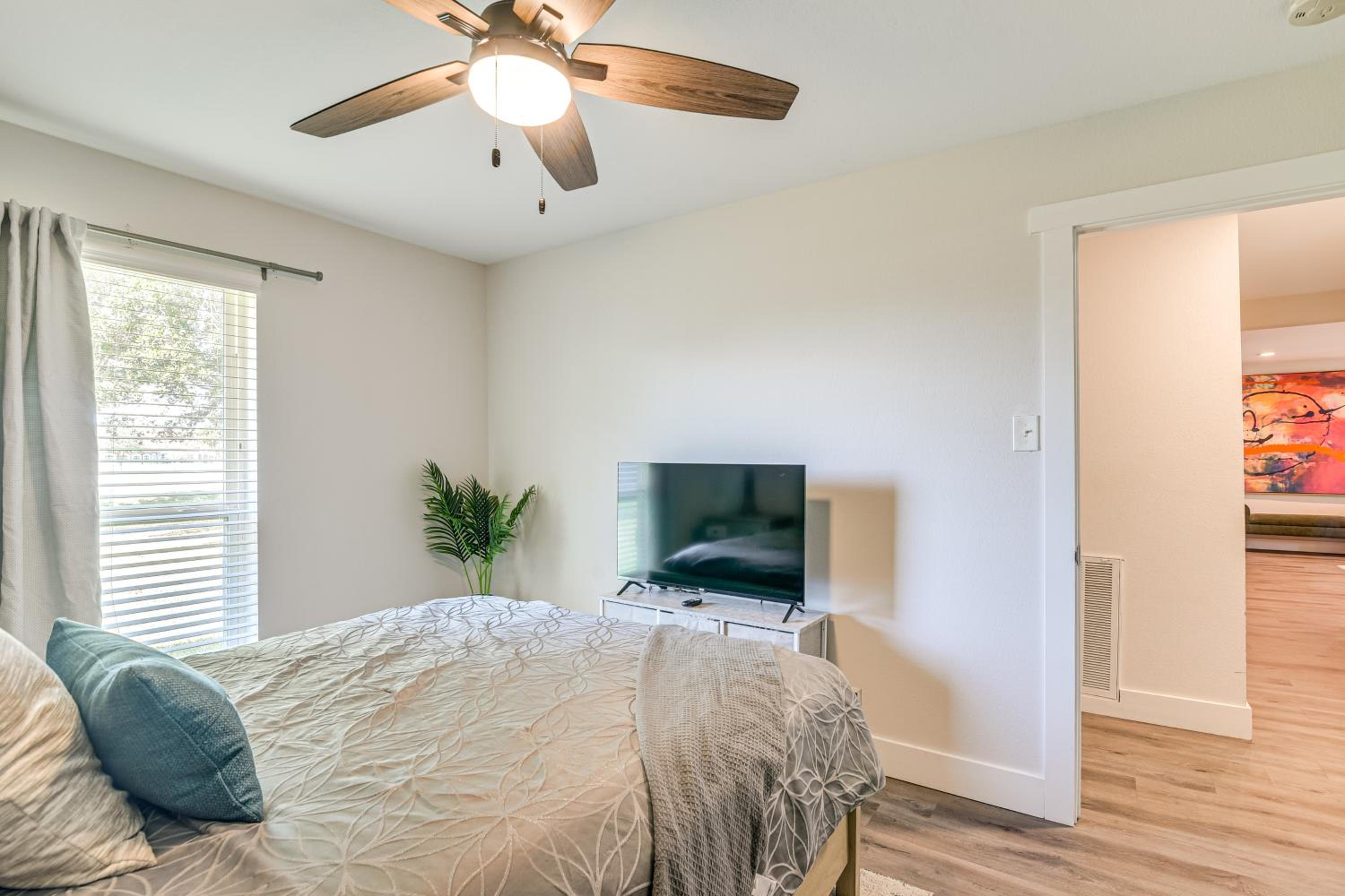 Family-Friendly Home on 2 Acres Near Dtwn Houston