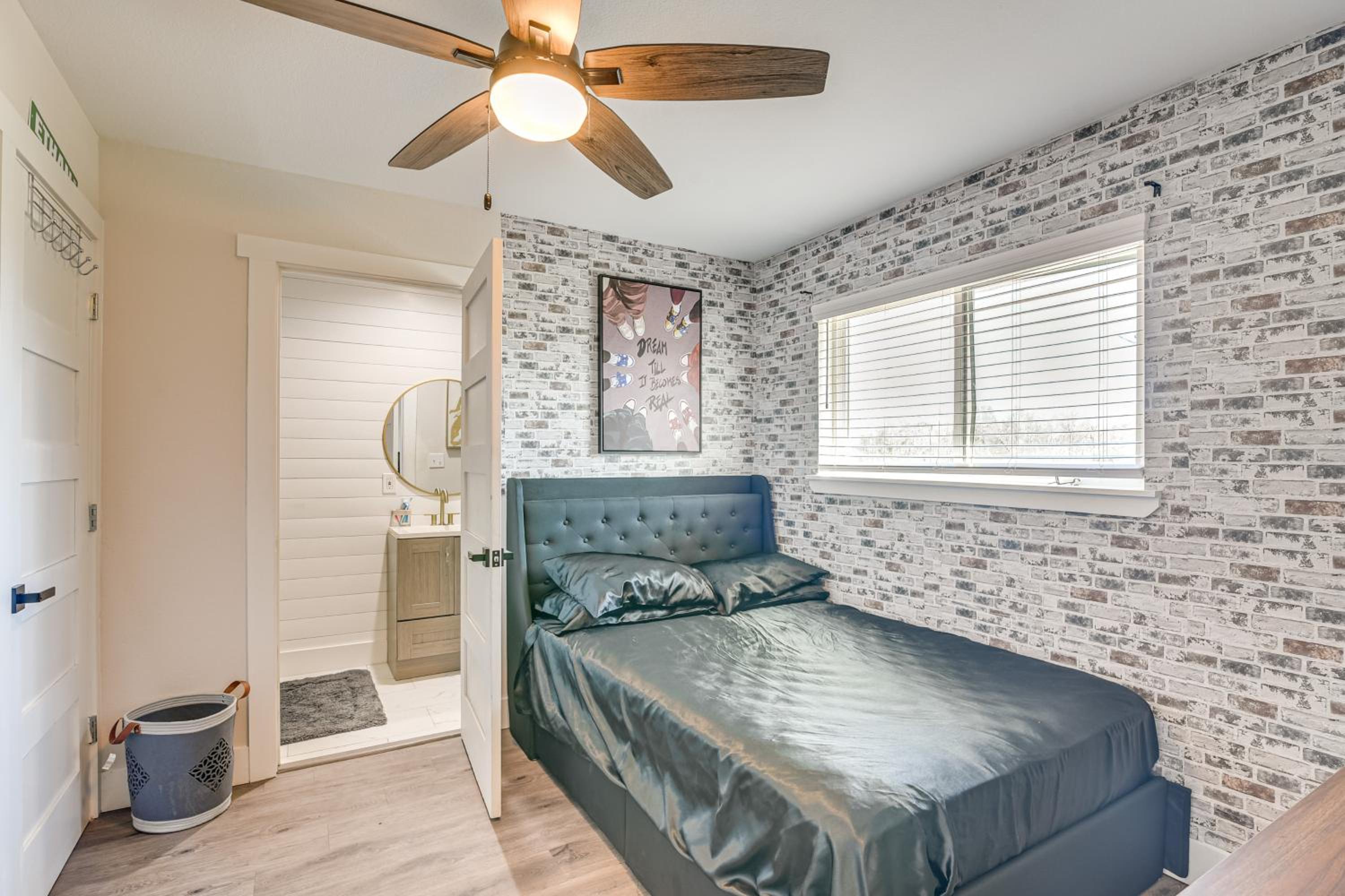 Family-Friendly Home on 2 Acres Near Dtwn Houston