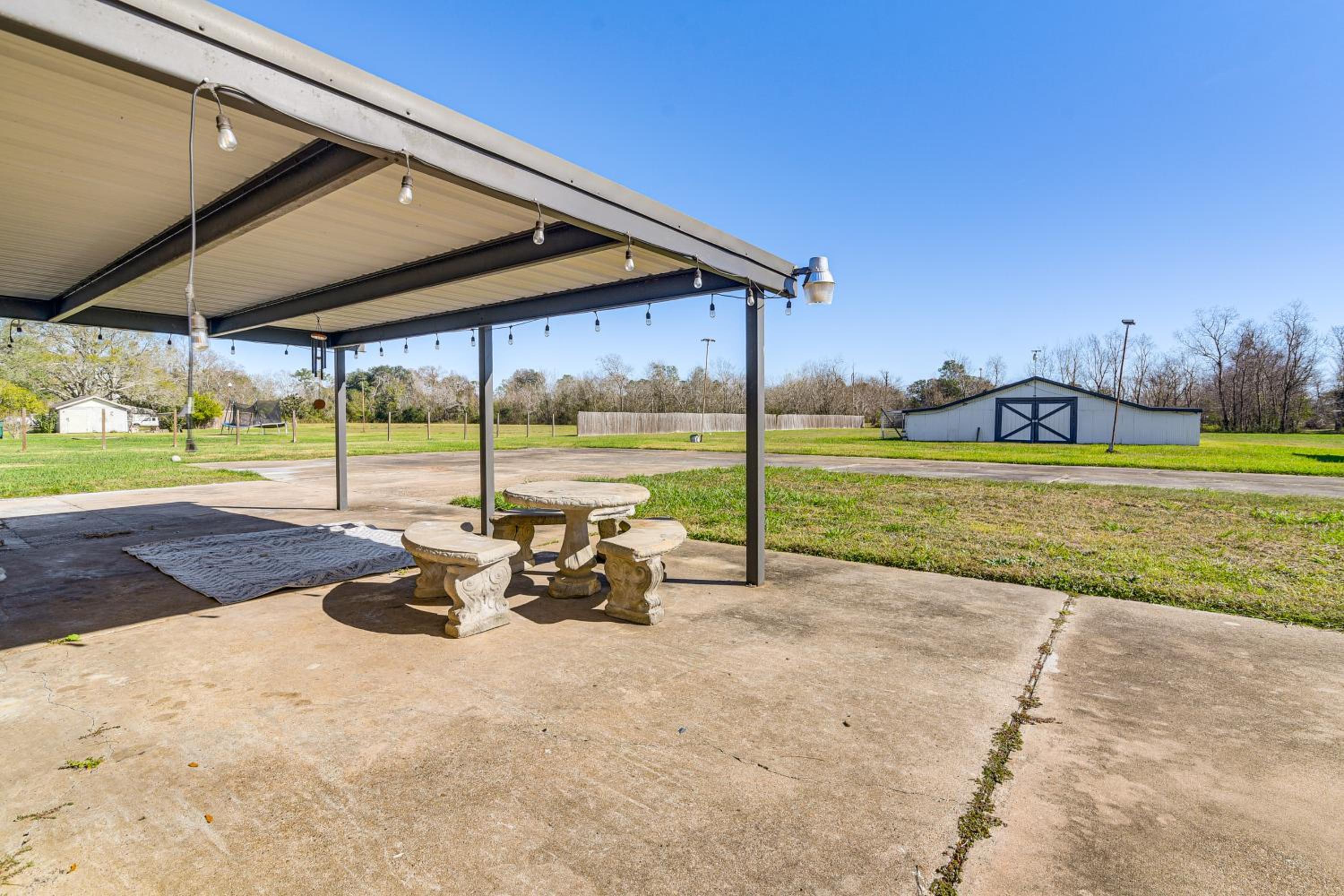 Family-Friendly Home on 2 Acres Near Dtwn Houston