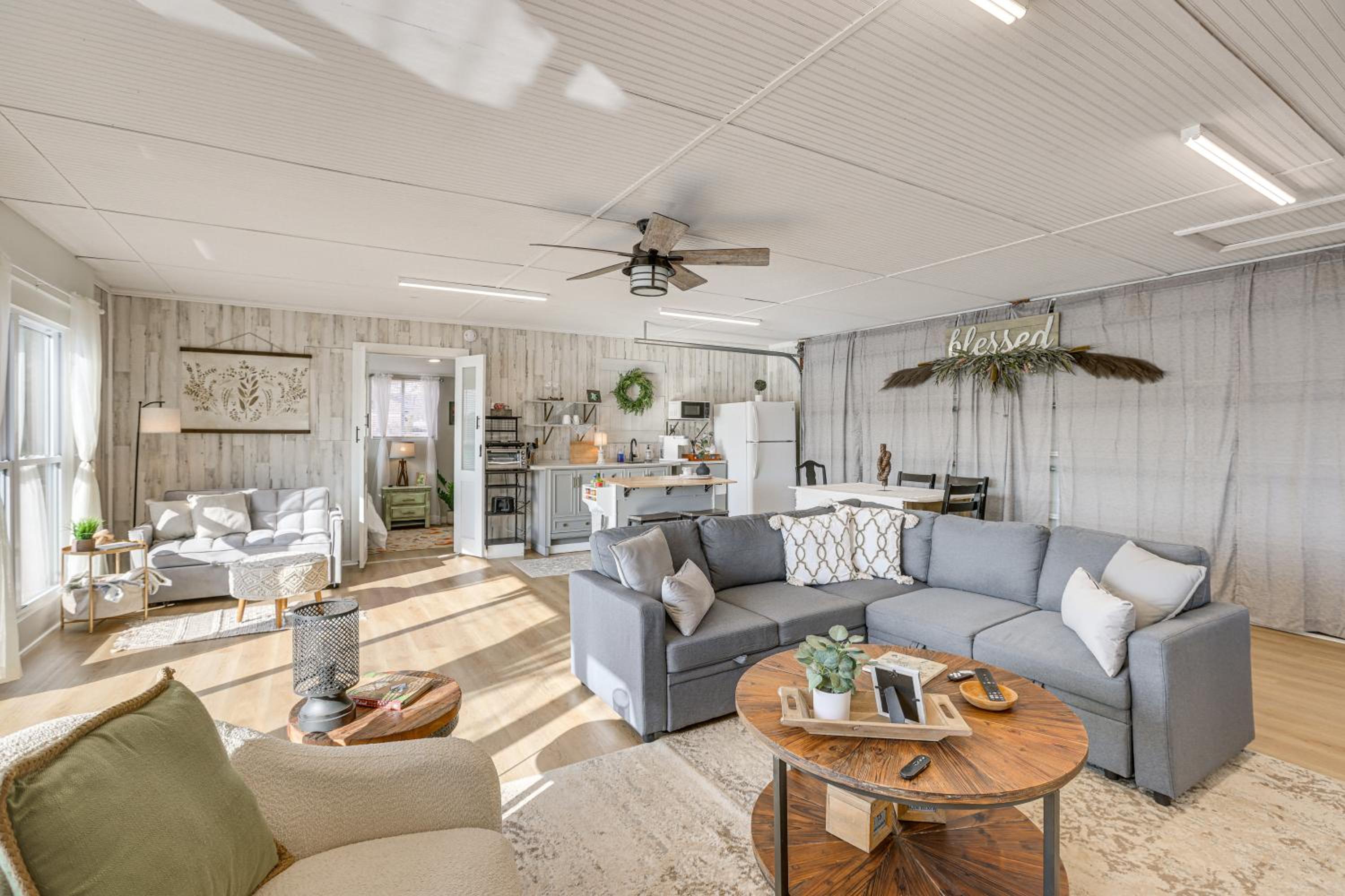 Cozy Cottage on Main Channel of Lay Lake