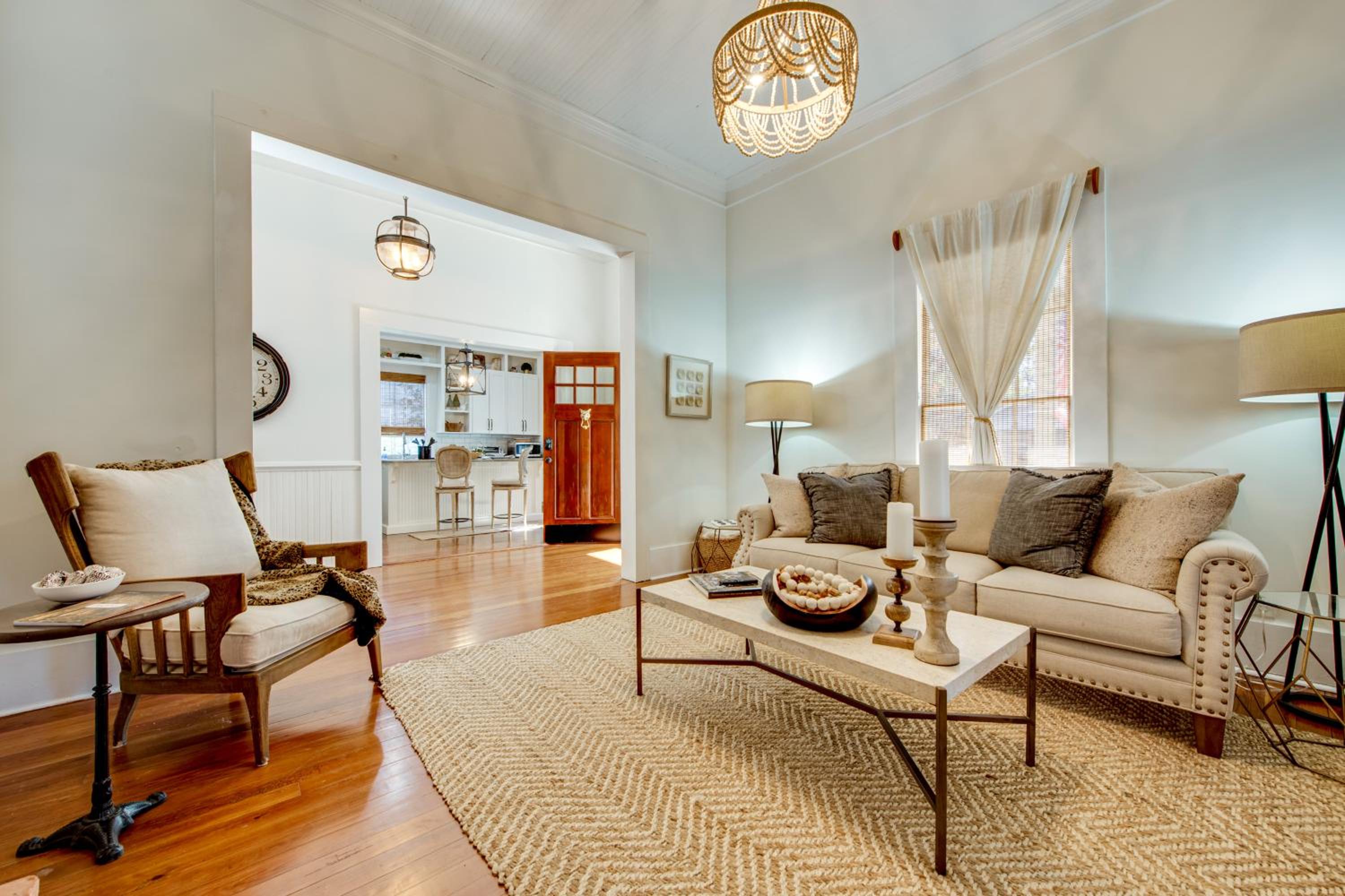 Walk to Broad St! Family Home in Historic District