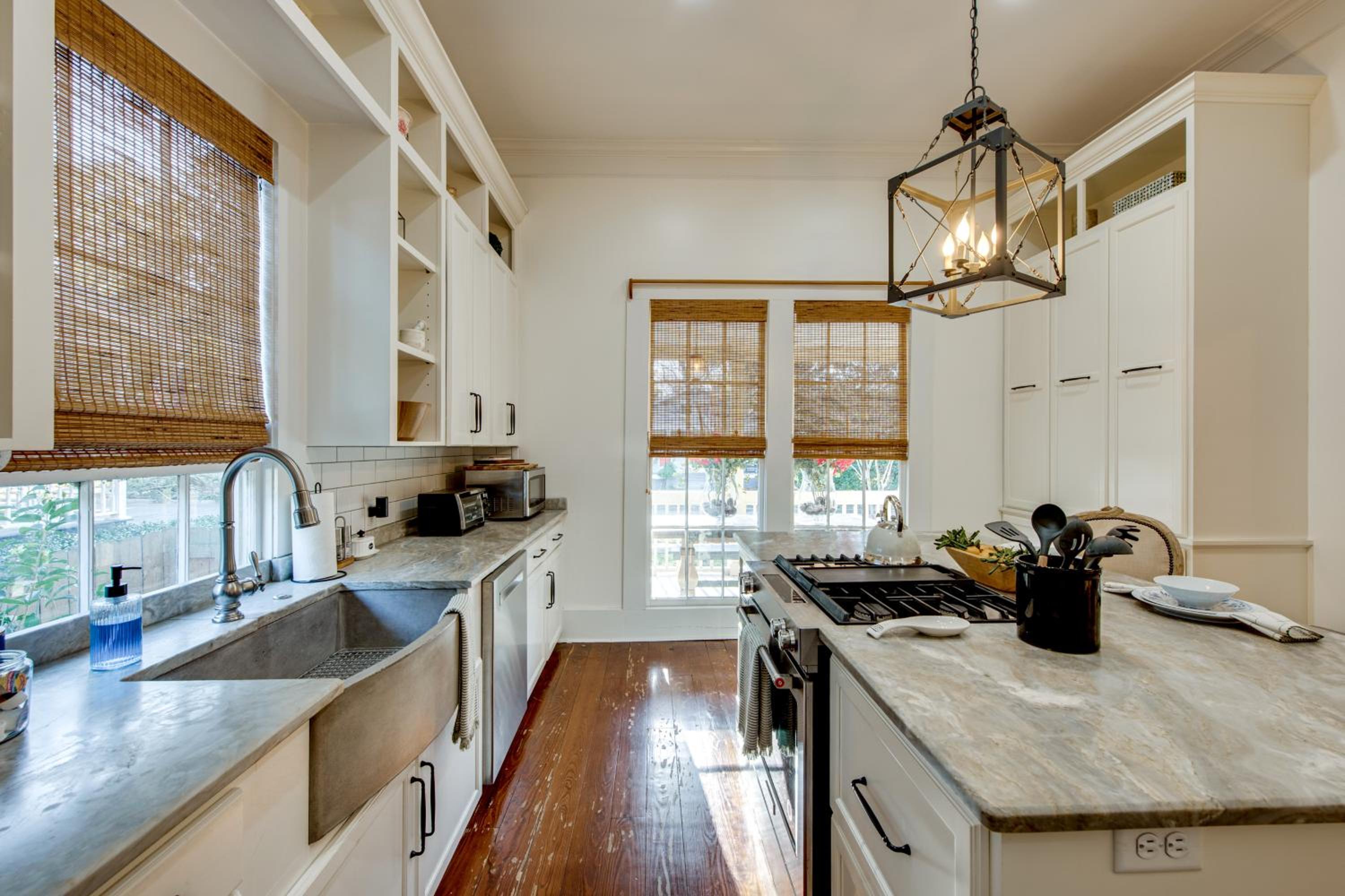 Walk to Broad St! Family Home in Historic District