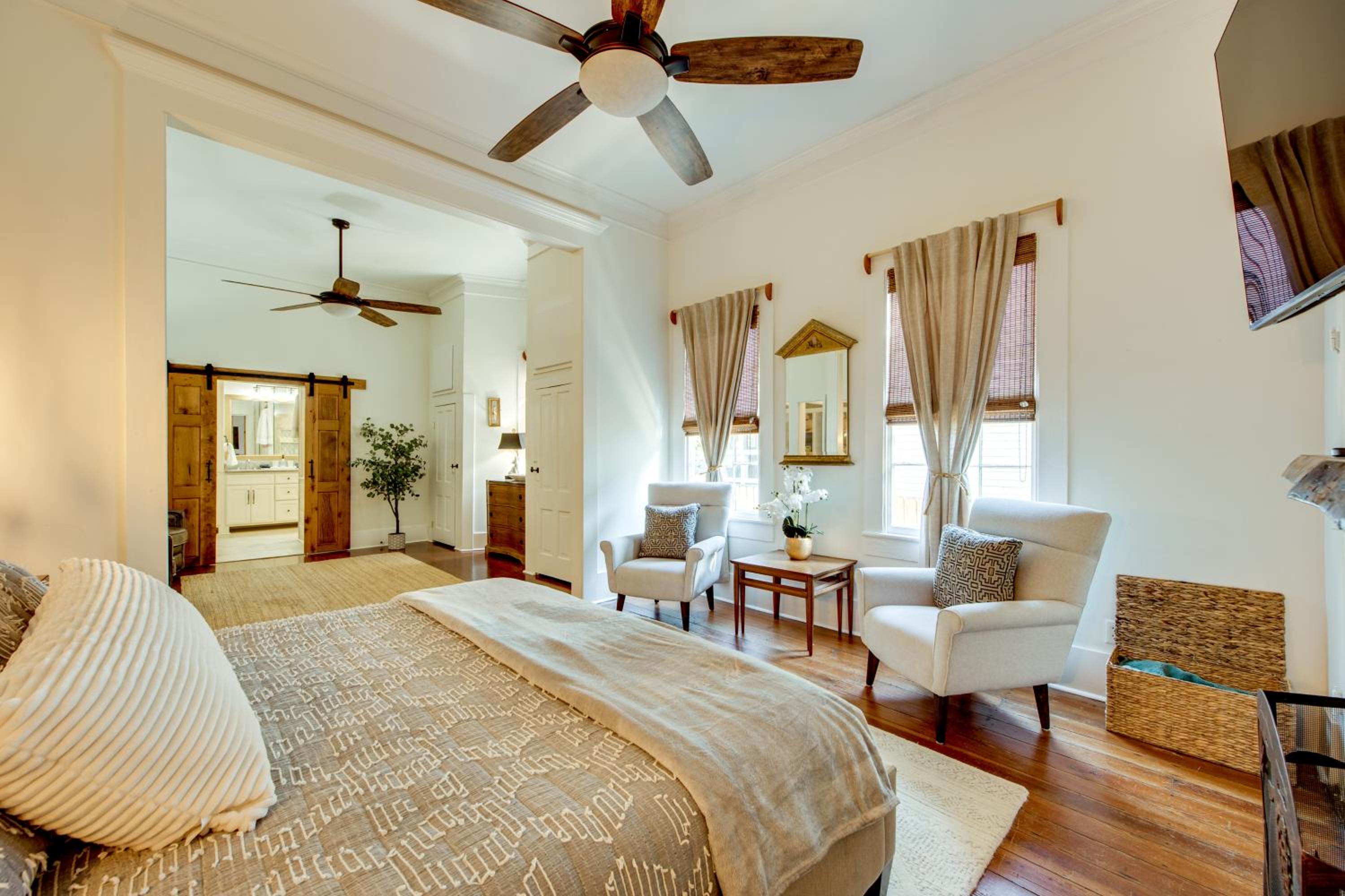 Walk to Broad St! Family Home in Historic District