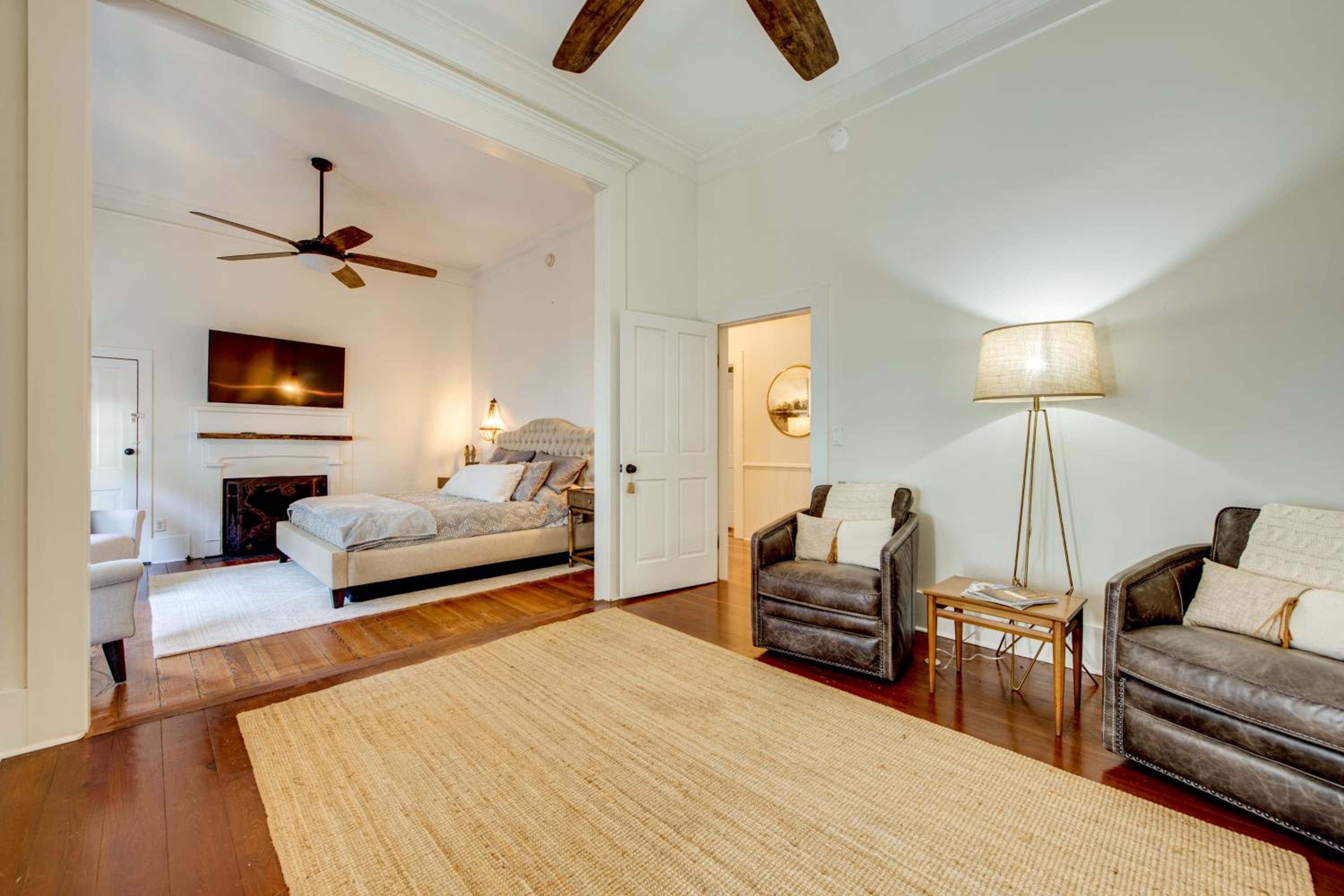 Walk to Broad St! Family Home in Historic District