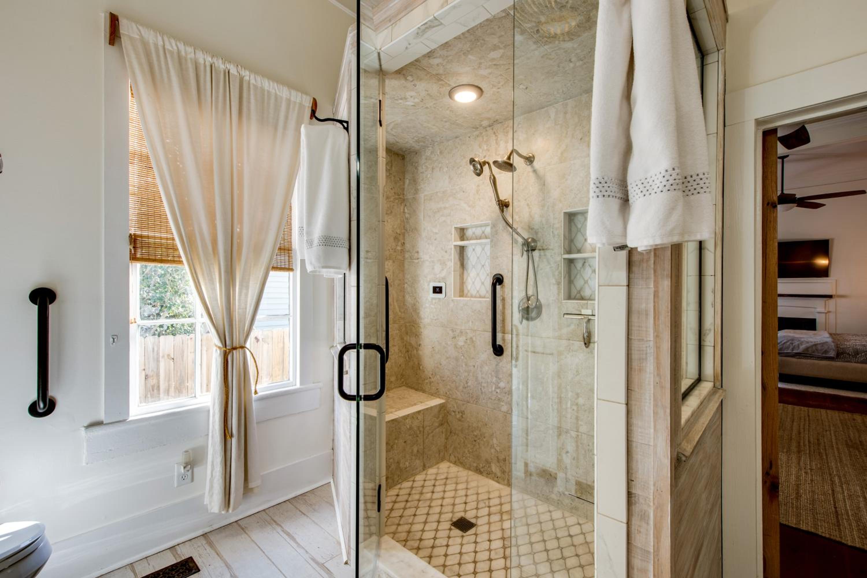 Walk to Broad St! Family Home in Historic District