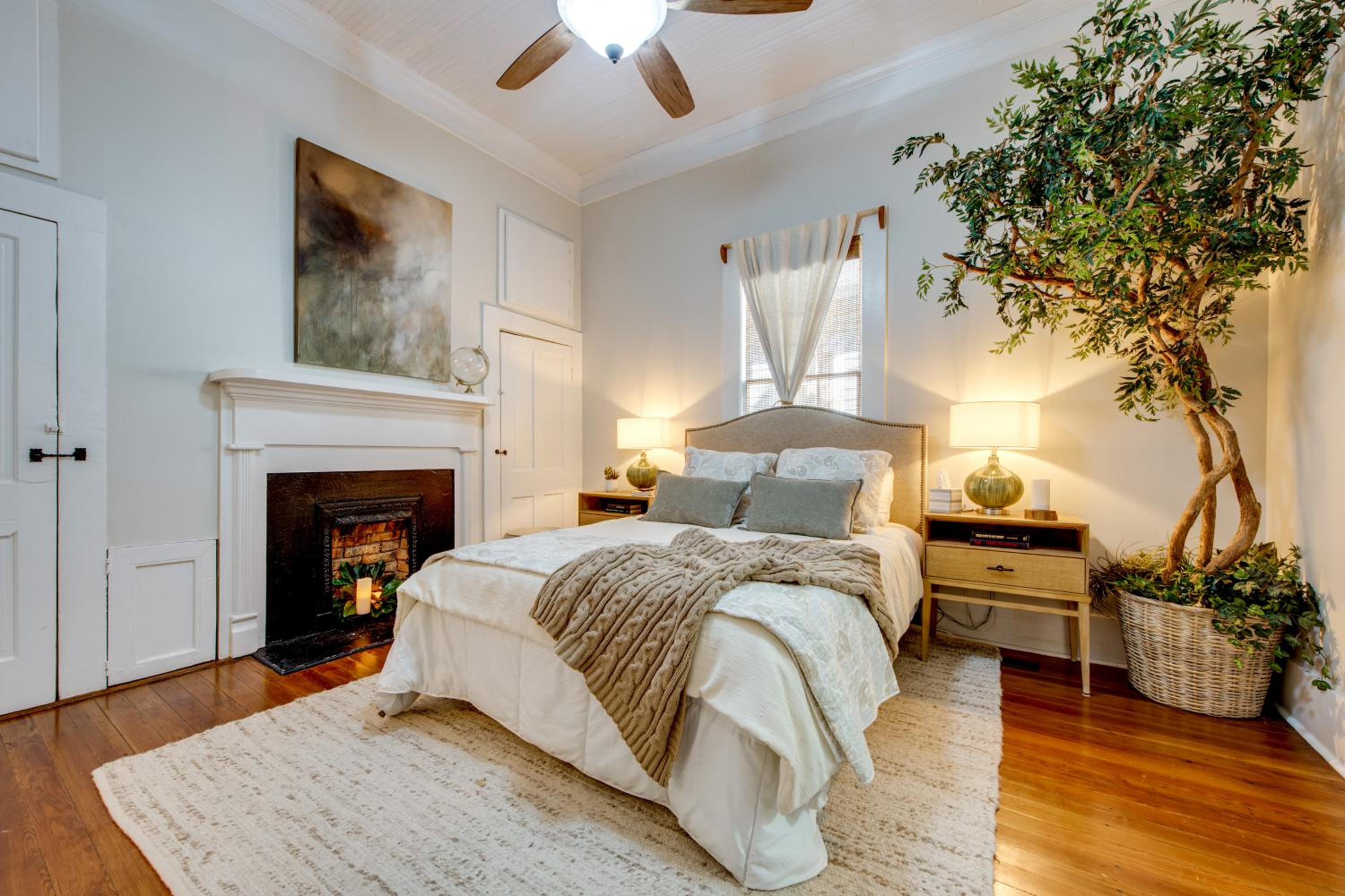 Walk to Broad St! Family Home in Historic District