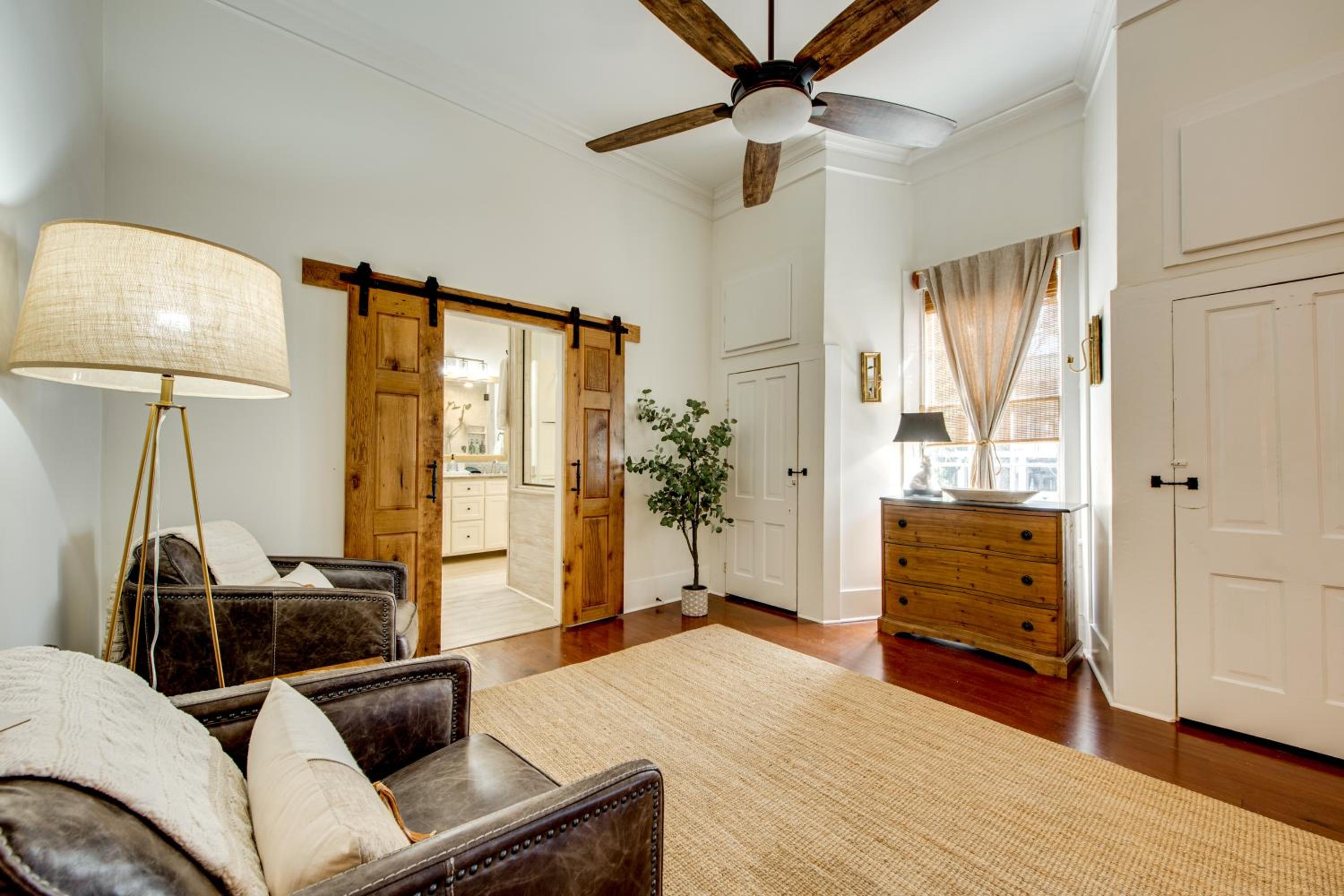 Walk to Broad St! Family Home in Historic District