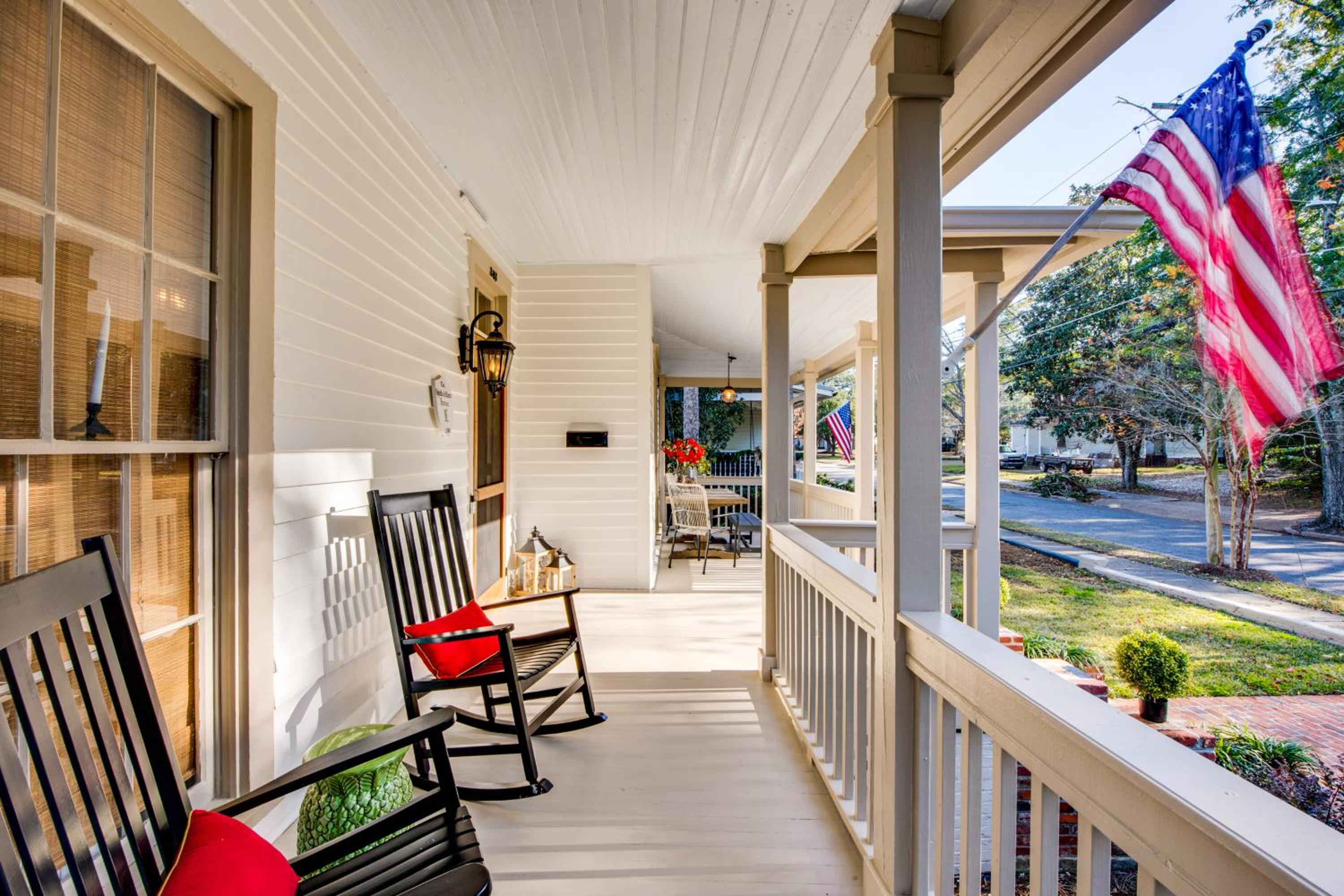 Walk to Broad St! Family Home in Historic District