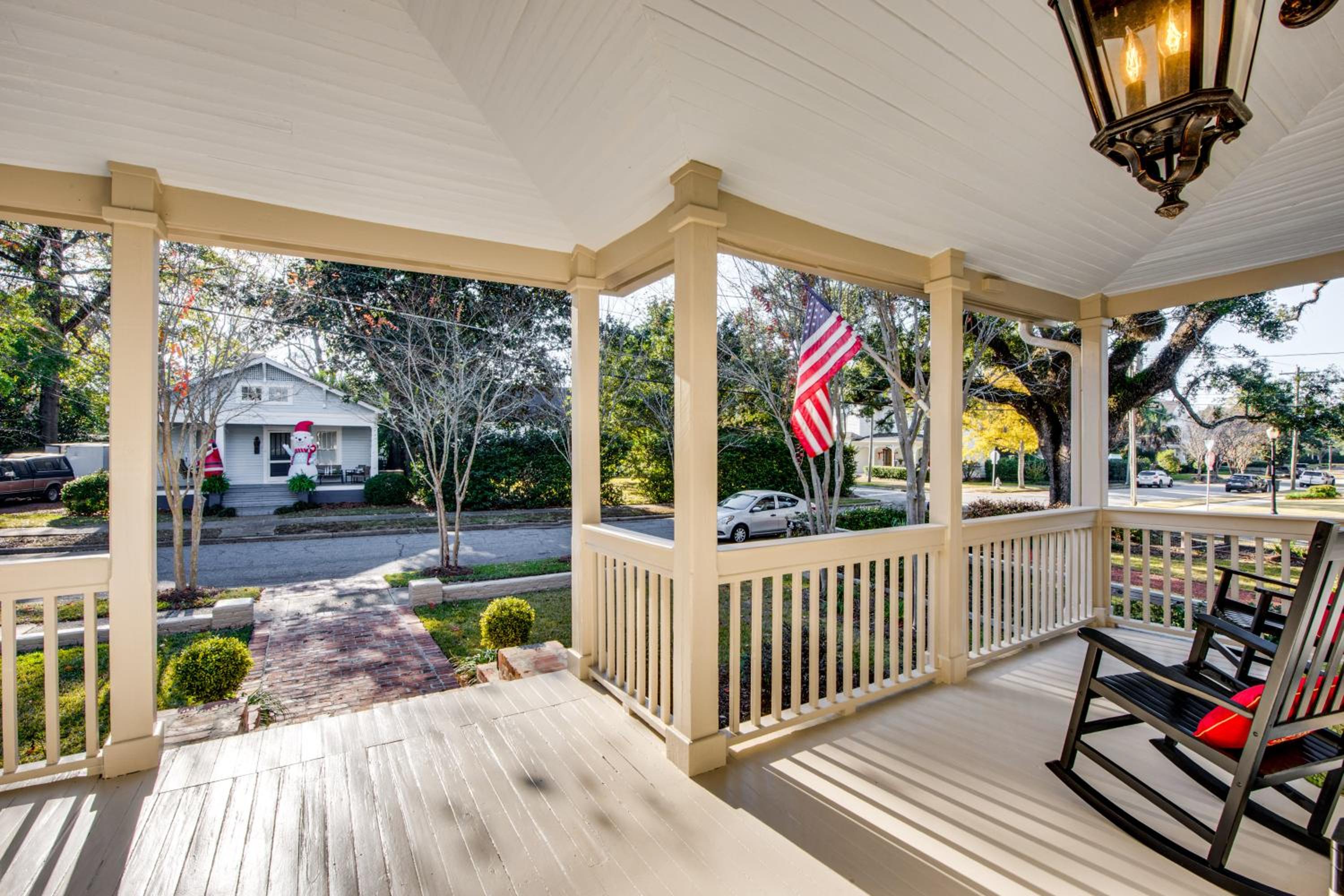 Walk to Broad St! Family Home in Historic District
