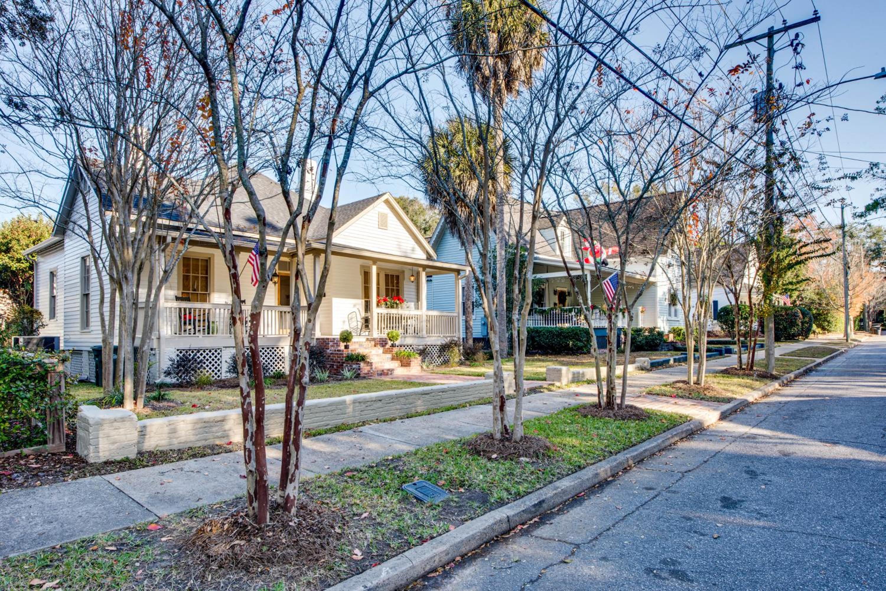 Walk to Broad St! Family Home in Historic District