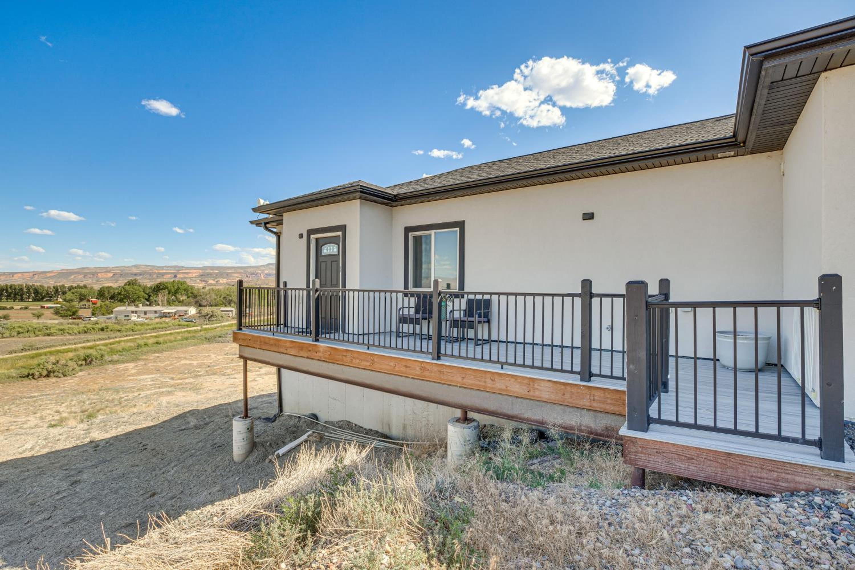 3 Mi to Kokopelli Trail Outdoor Adventure Base