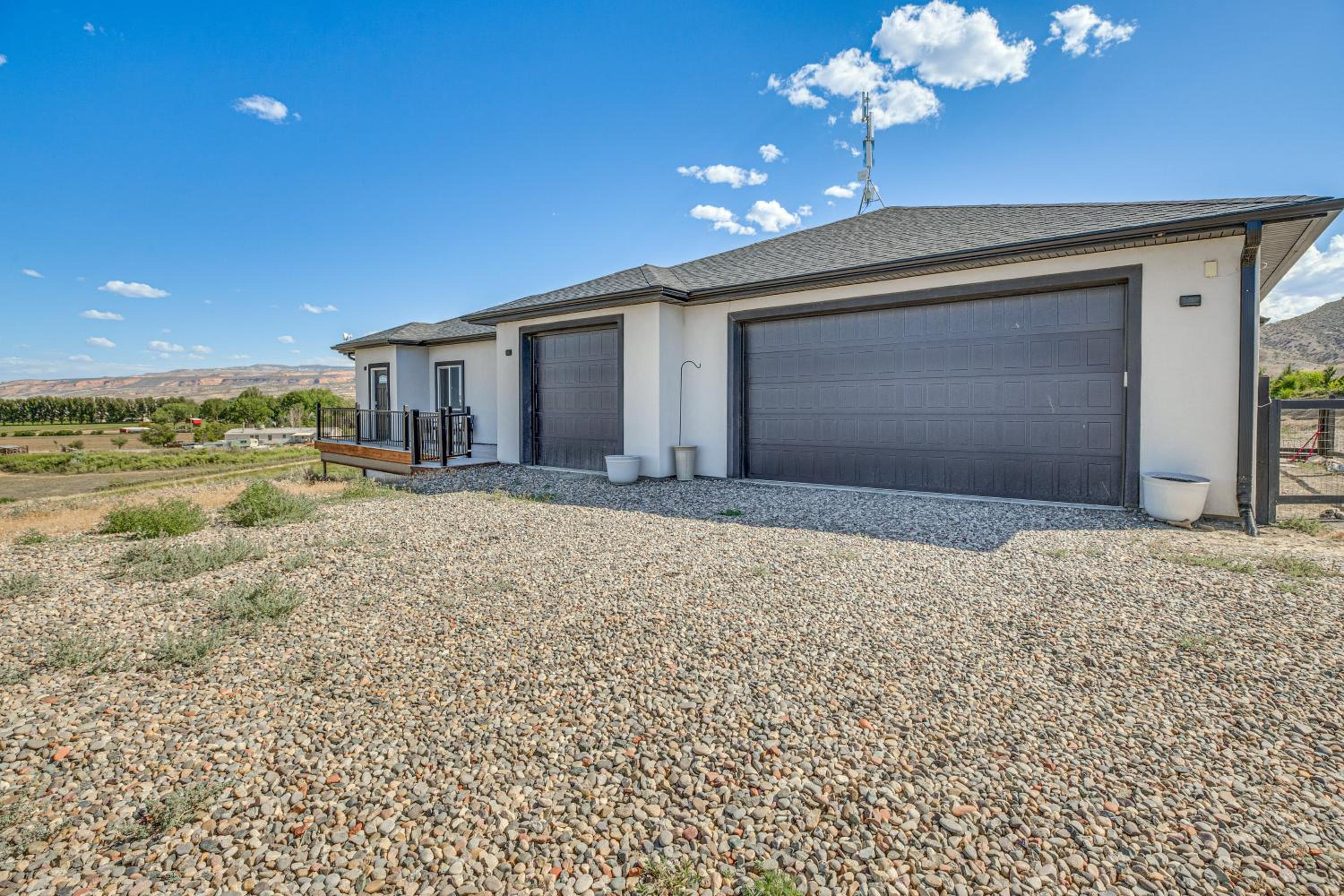 3 Mi to Kokopelli Trail Outdoor Adventure Base