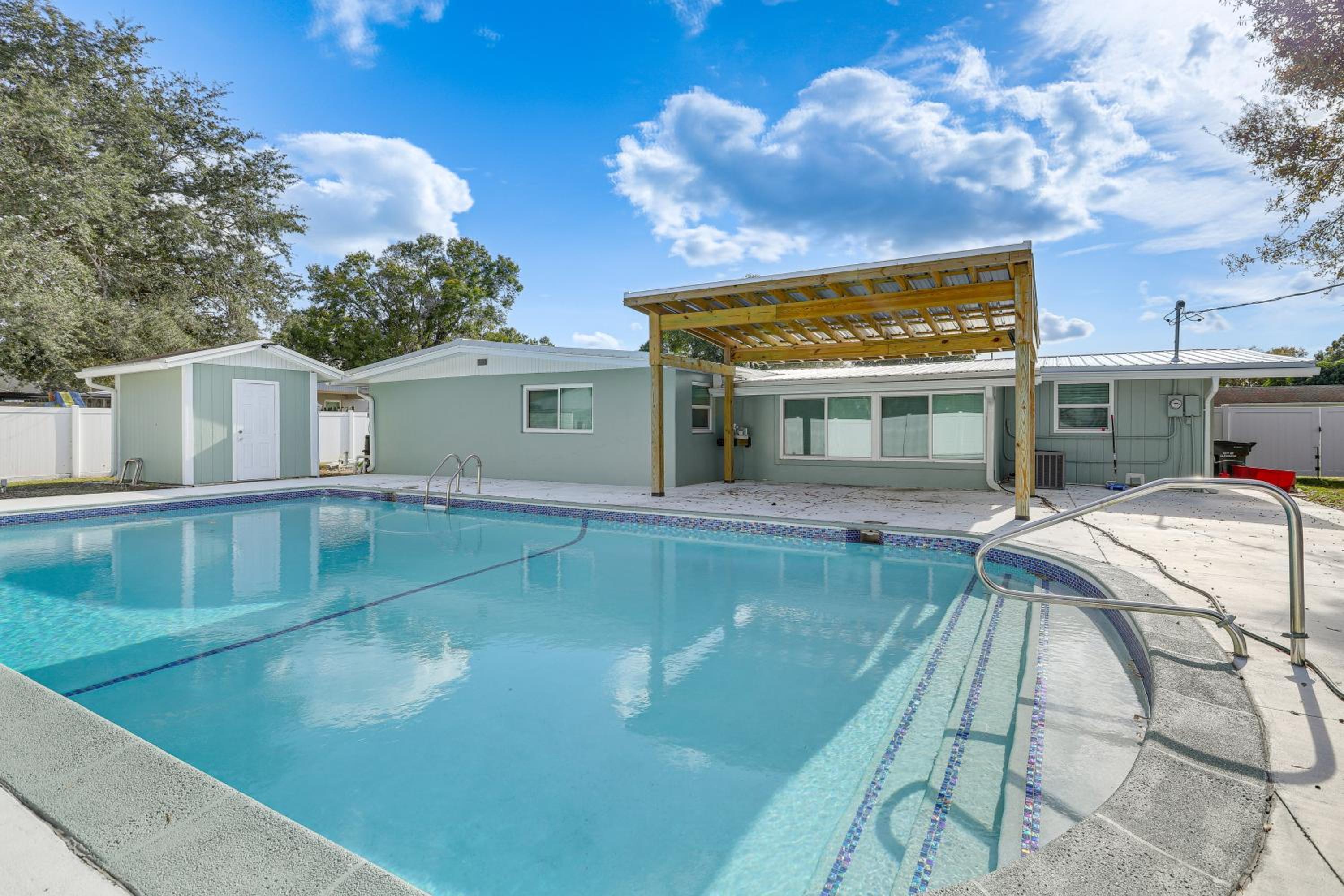 Charming Home with Private Pool in Clewiston!