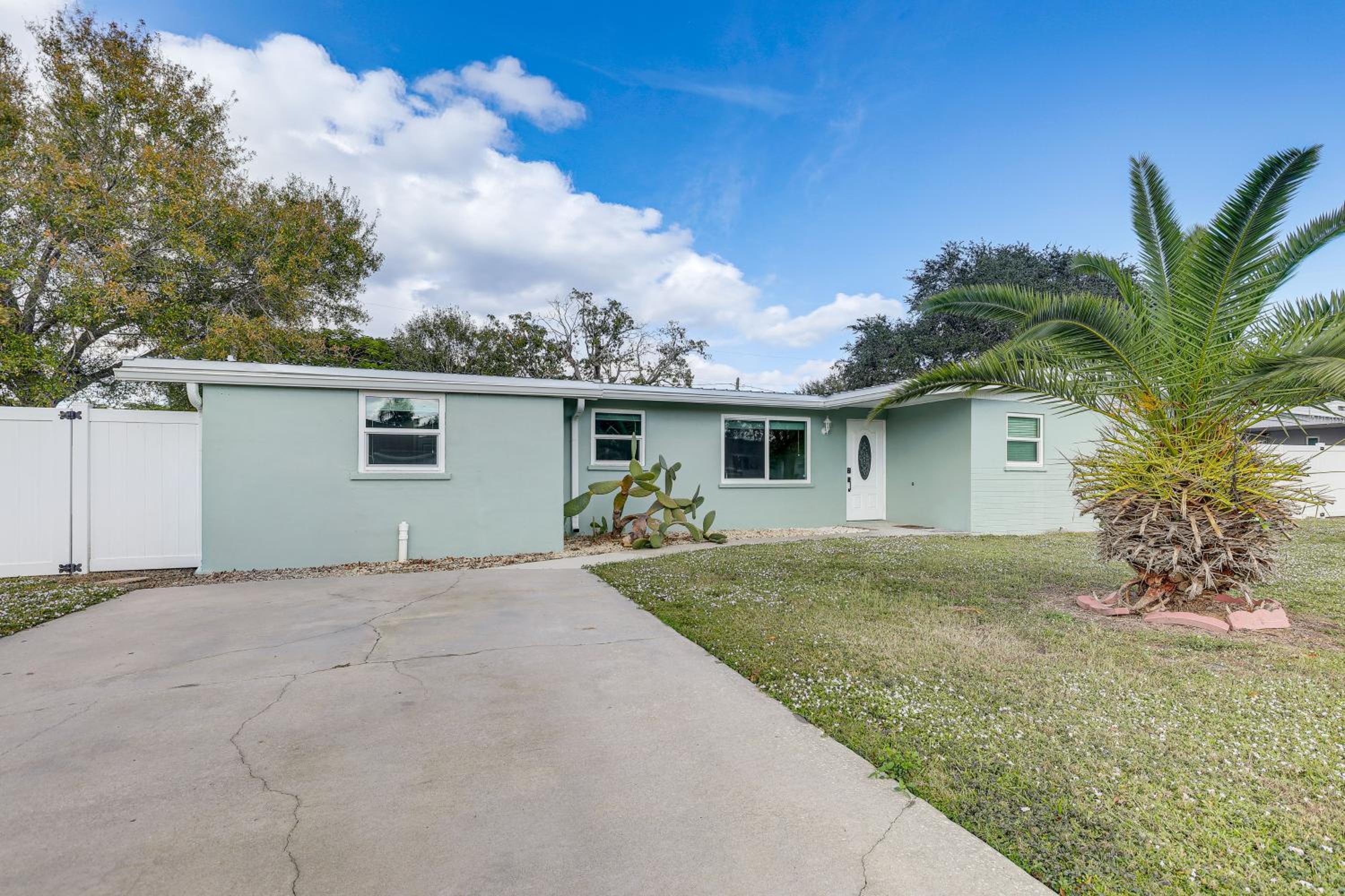 Charming Home with Private Pool in Clewiston!