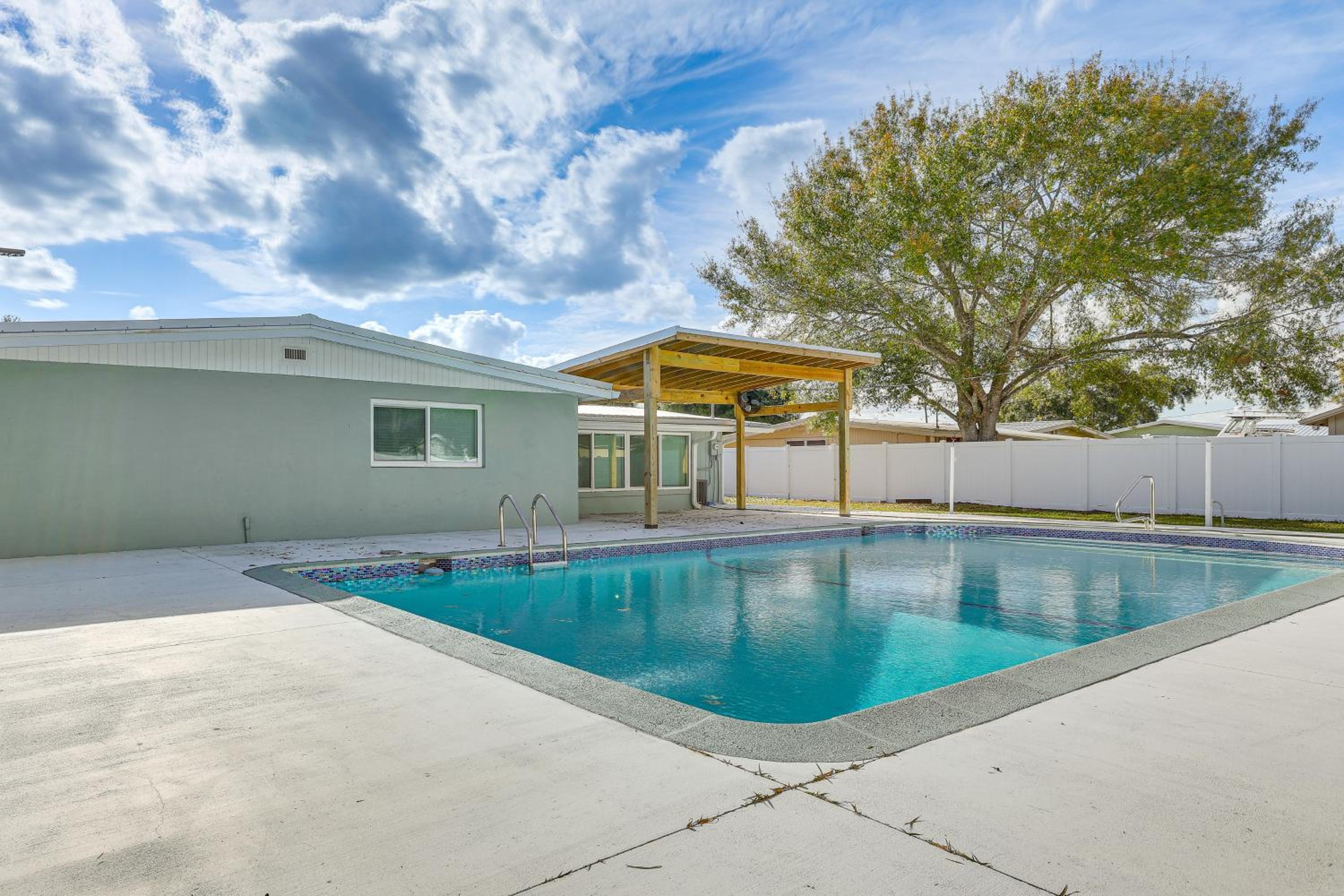 Charming Home with Private Pool in Clewiston!