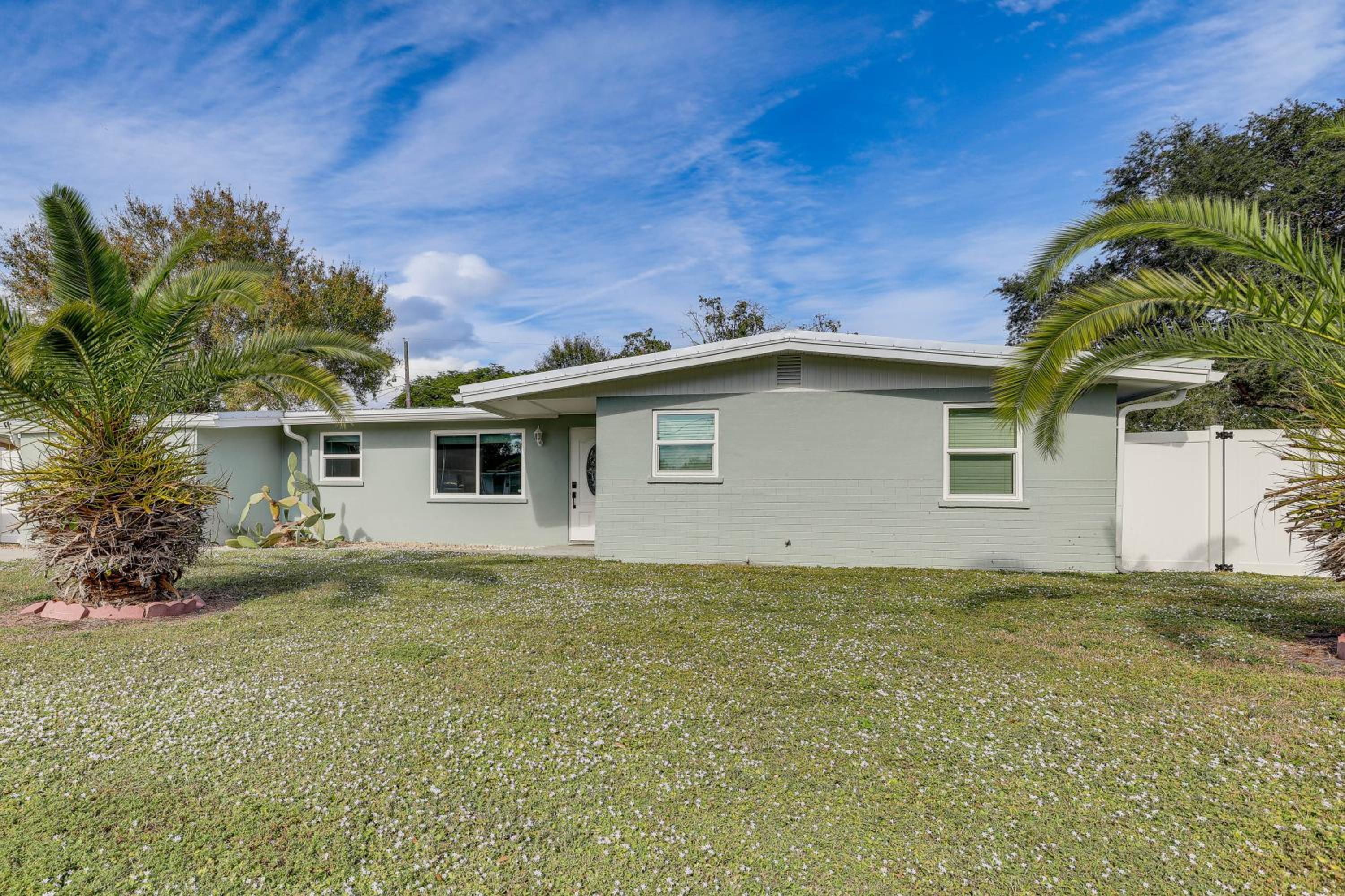 Charming Home with Private Pool in Clewiston!