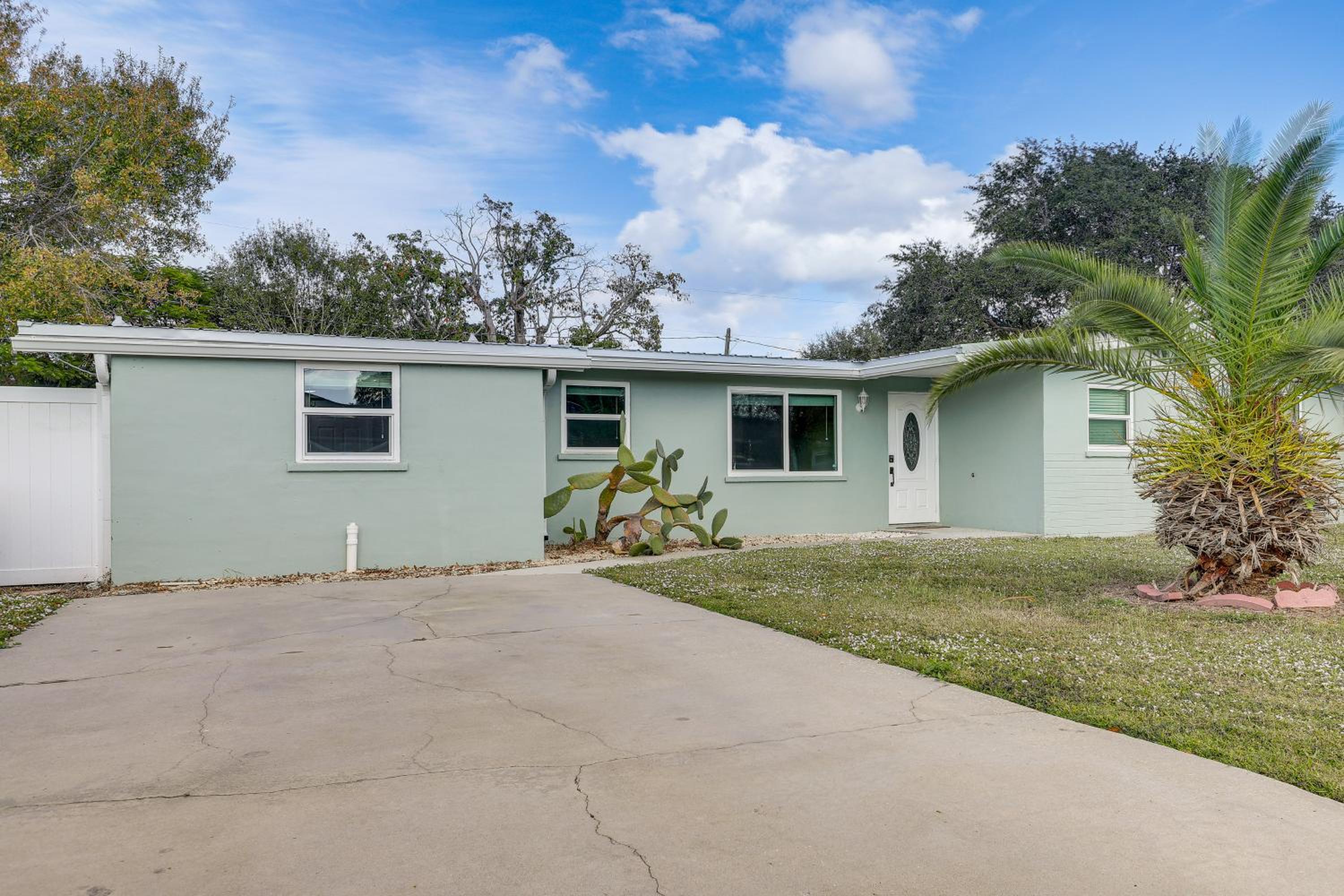 Charming Home with Private Pool in Clewiston!