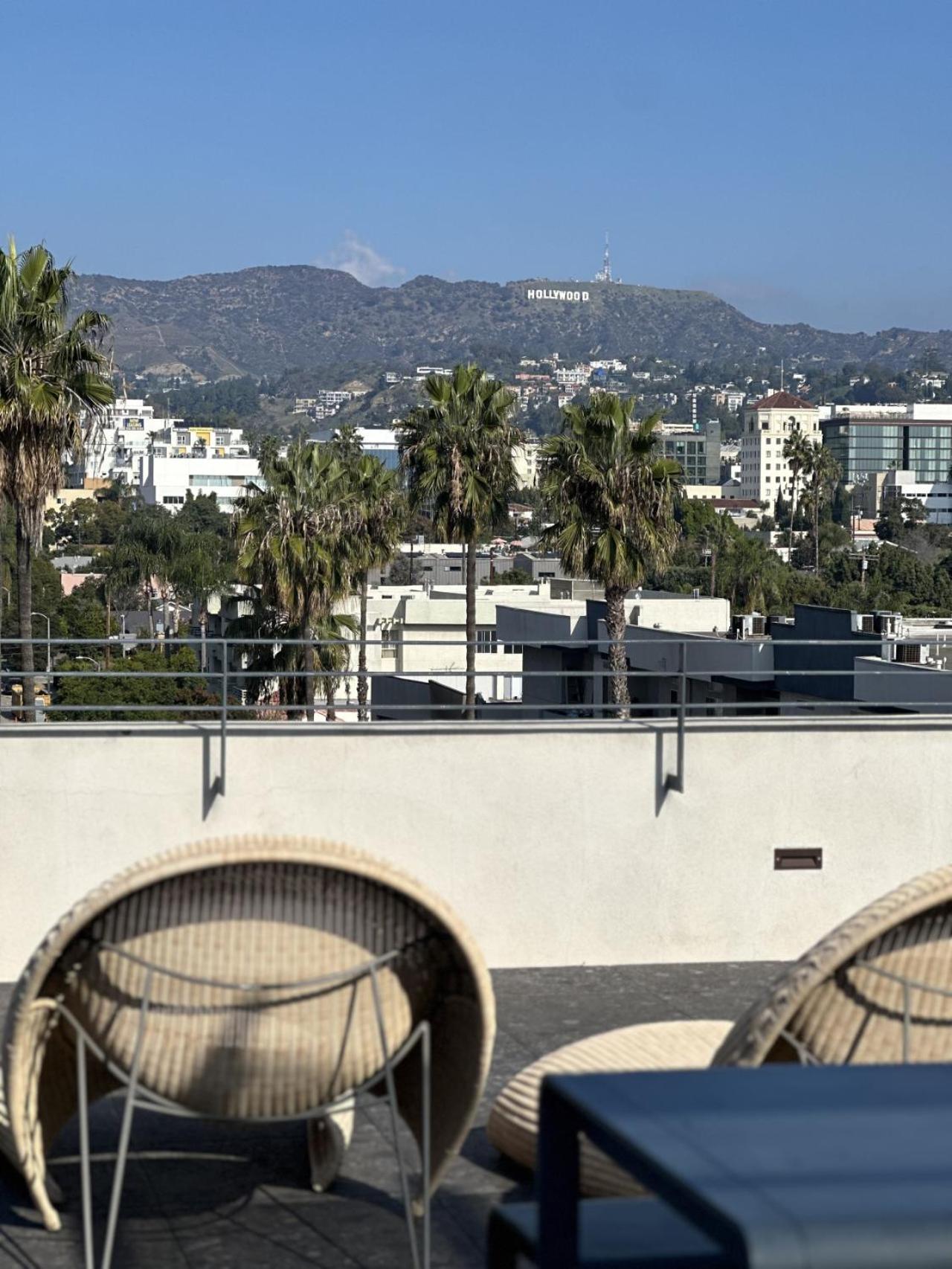 Hollywood Escape! Elegant 2BR 2BA Rental