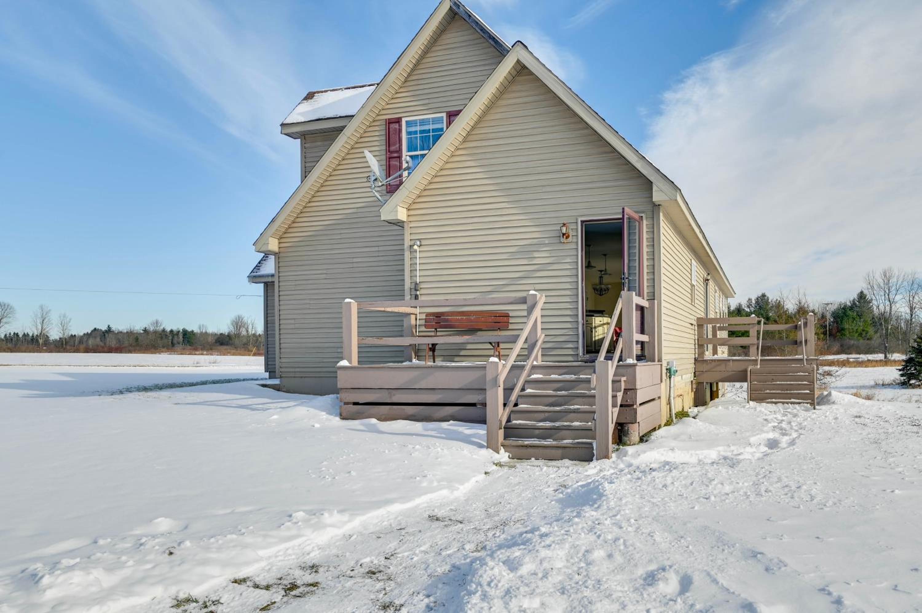 Backcountry Living Home Near Hiking in Sprakers!