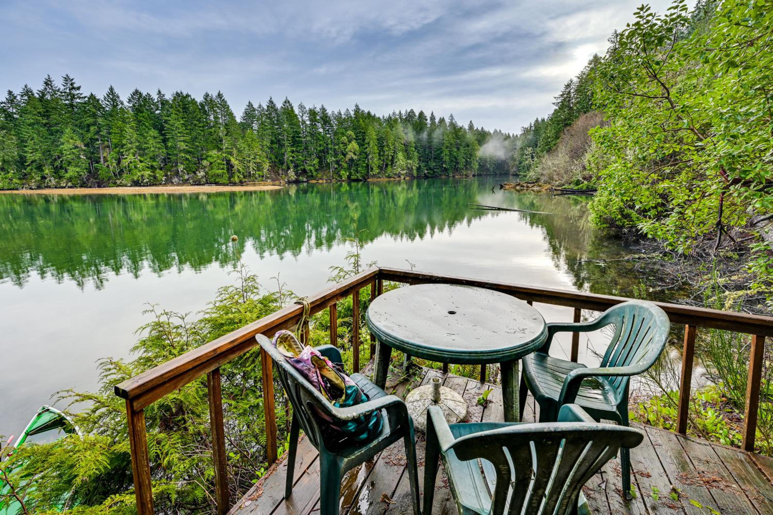 Steps to Shore Seaside Olympia Retreat with Hot Tub