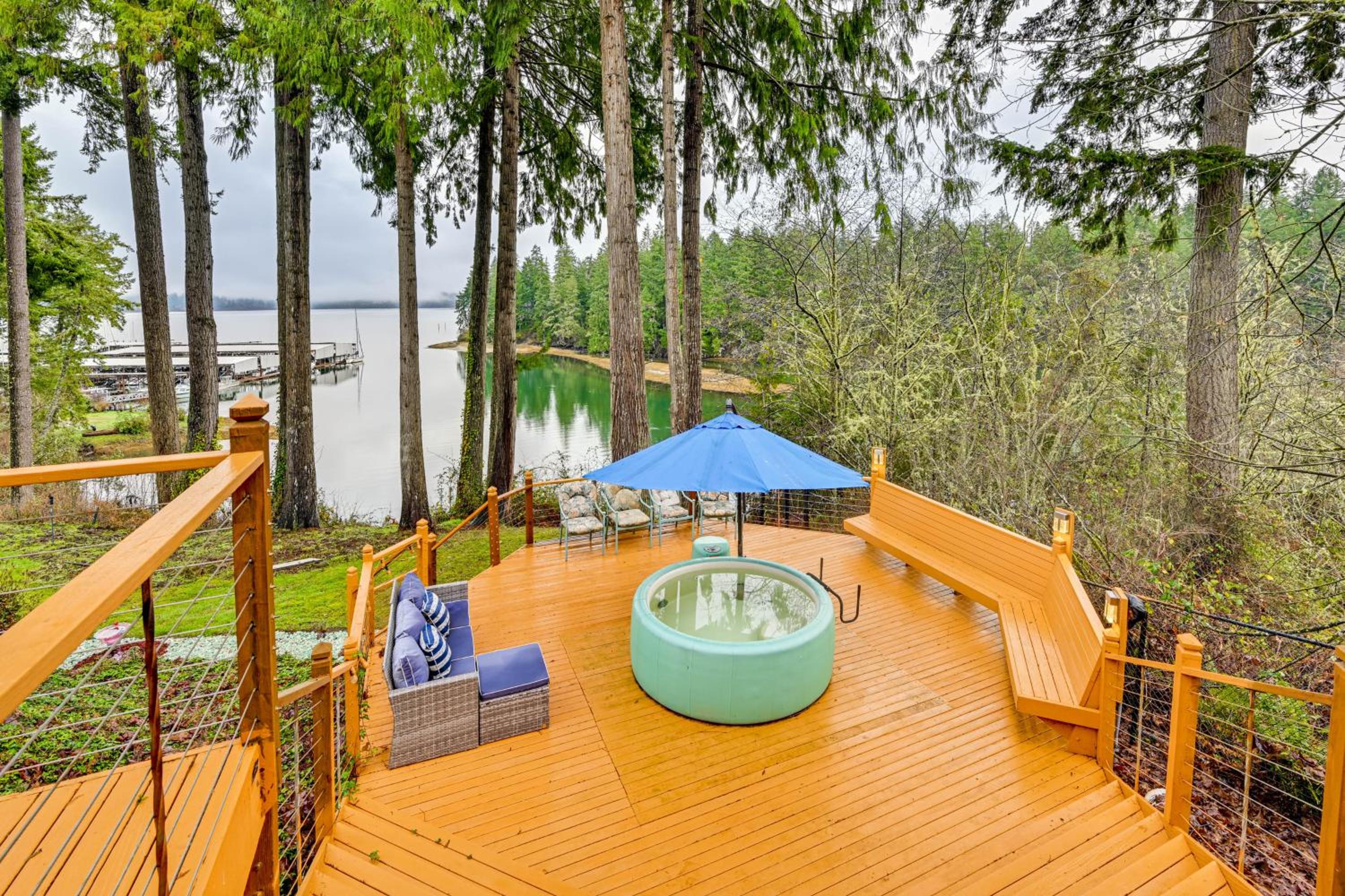Steps to Shore Seaside Olympia Retreat with Hot Tub